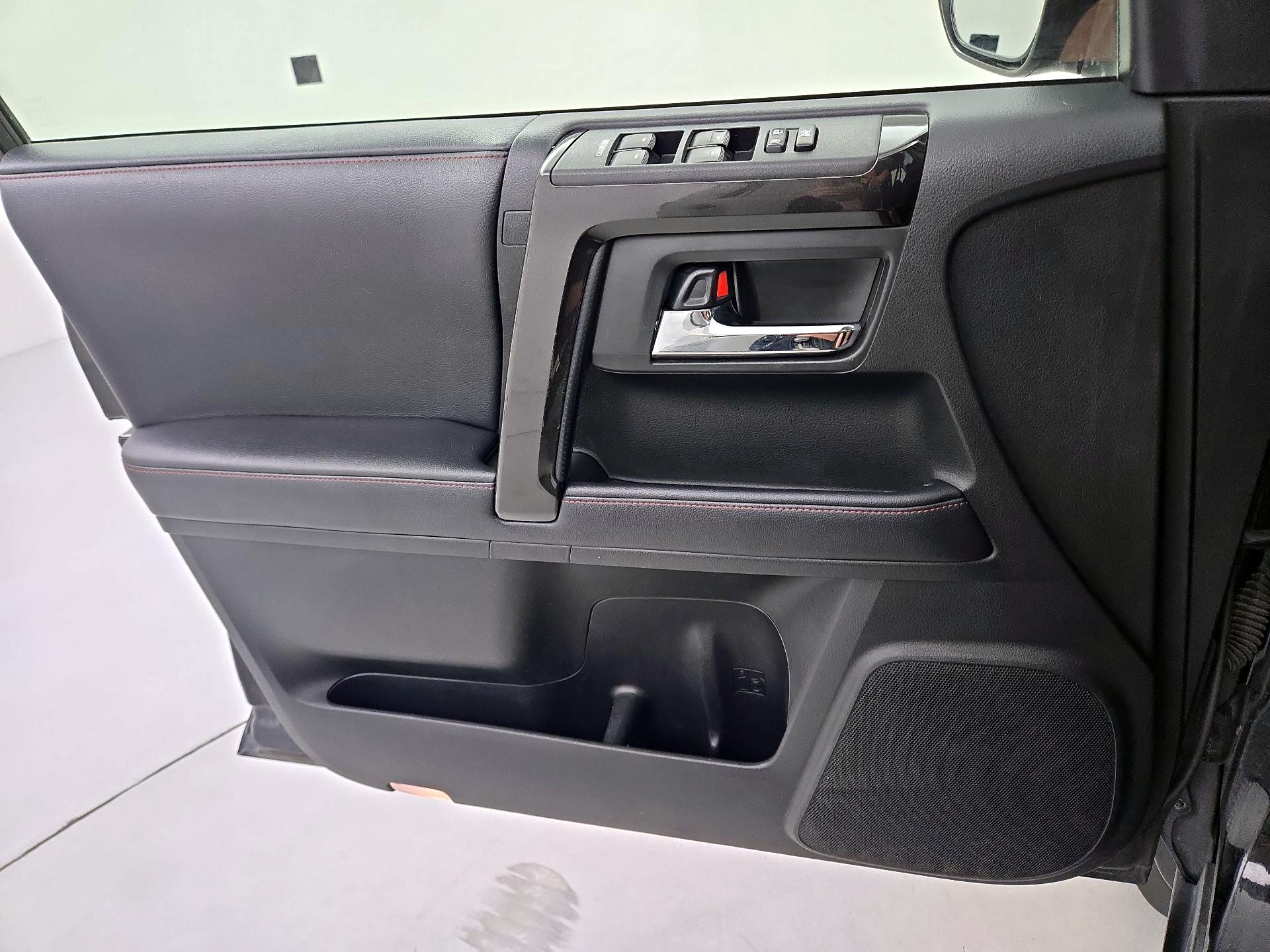 Thumbnail: 2019 Toyota 4Runner - 12