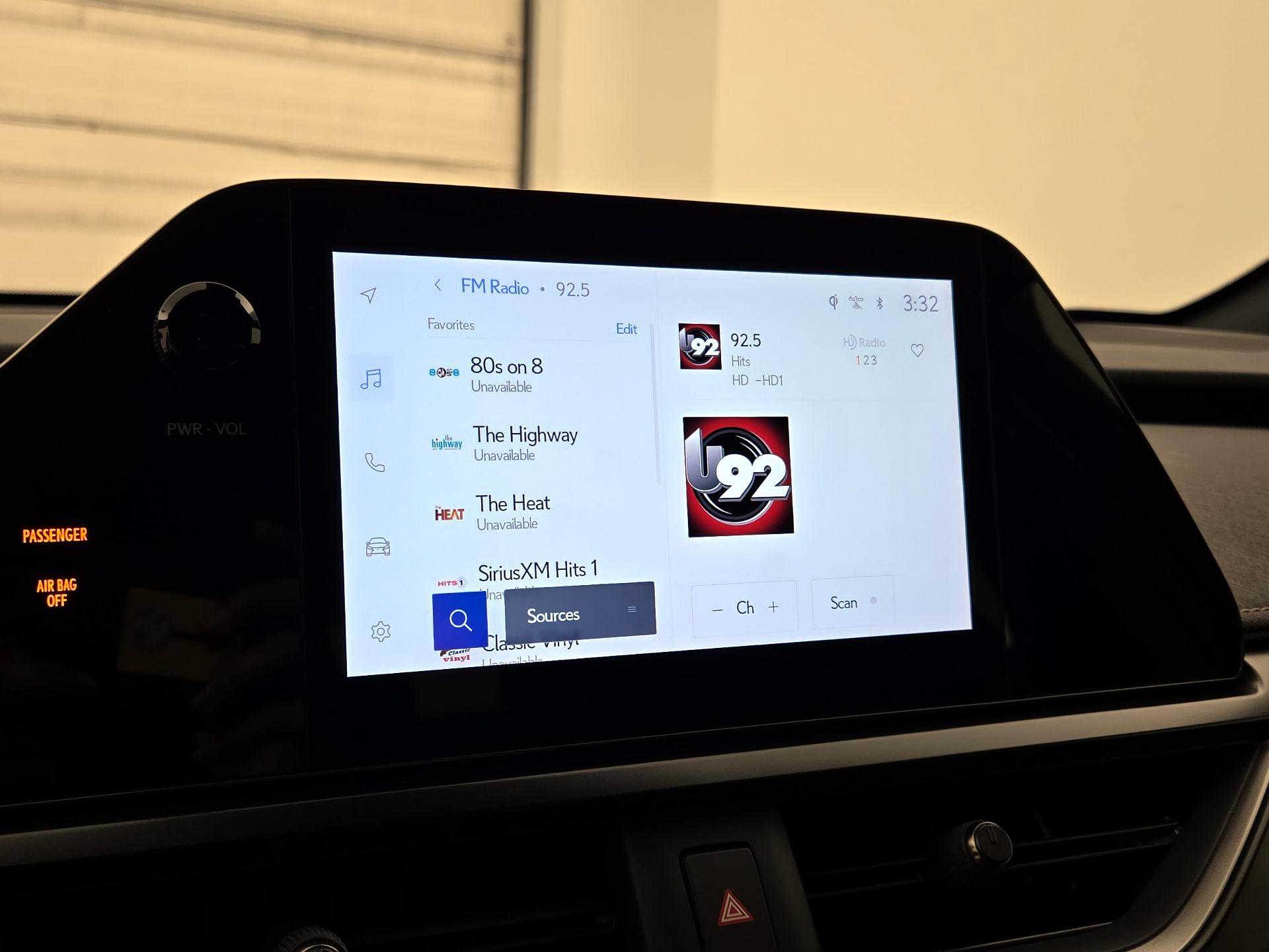 Thumbnail: 2023 Lexus UX - 15