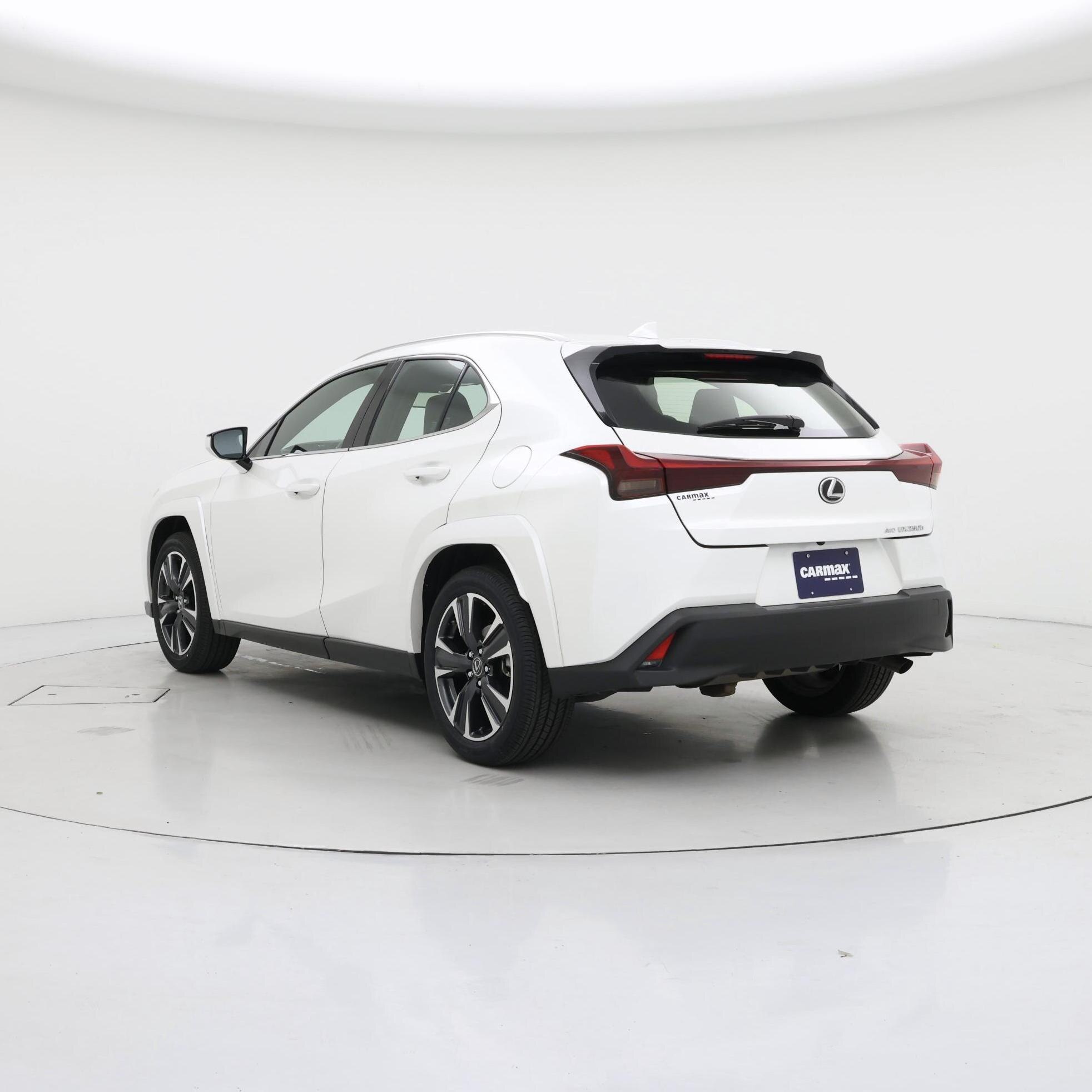 Thumbnail: 2023 Lexus UX - 2