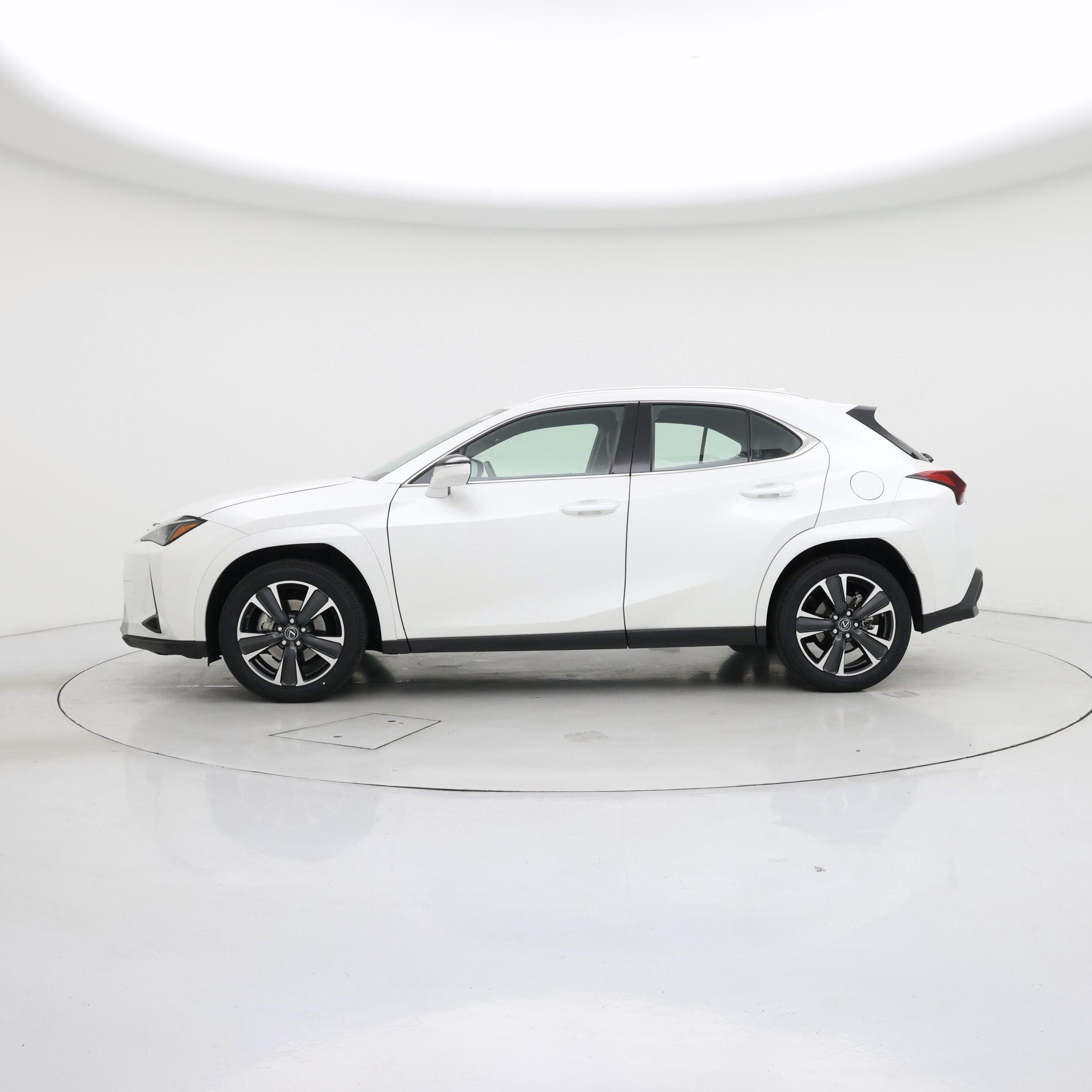 Thumbnail: 2023 Lexus UX - 3