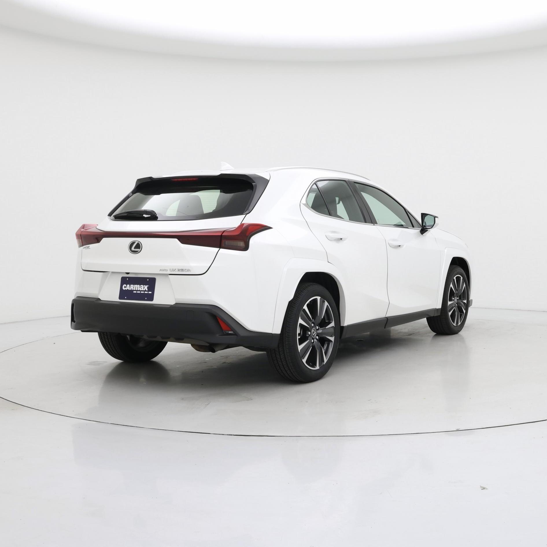 Thumbnail: 2023 Lexus UX - 8