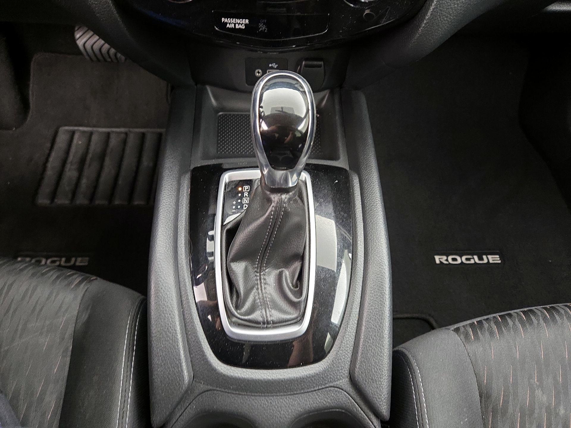 Thumbnail: 2018 Nissan Rogue - 17