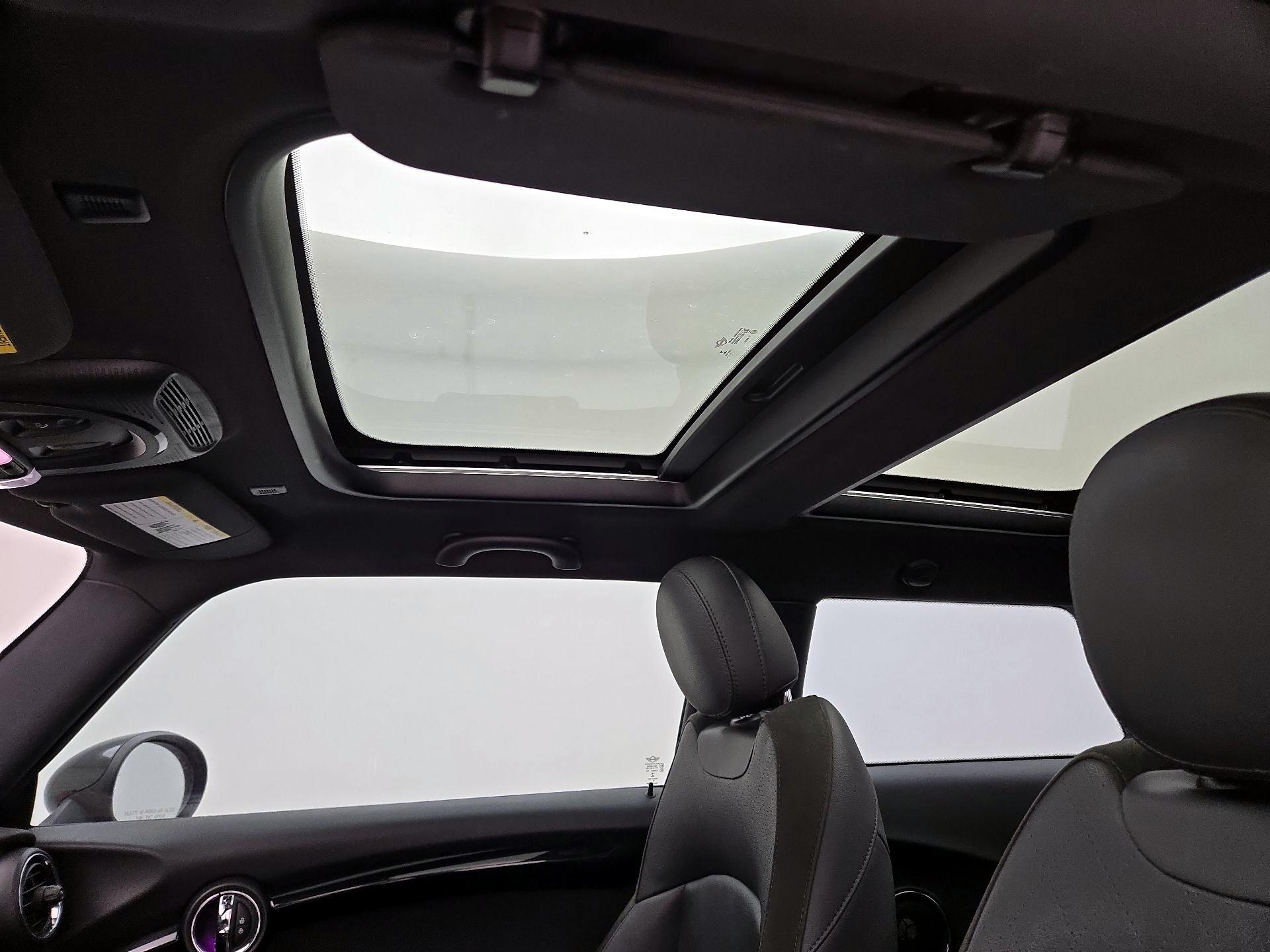 Thumbnail: 2019 MINI Cooper Hardtop - 20