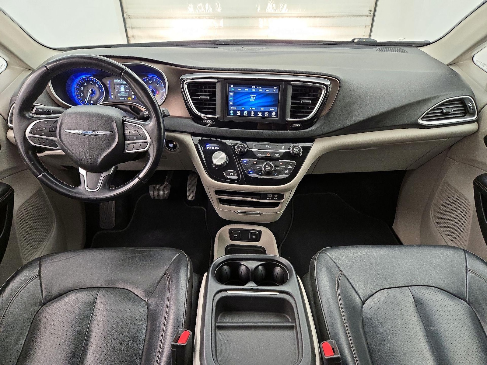 2018 Chrysler Pacifica Touring L - Photo 10