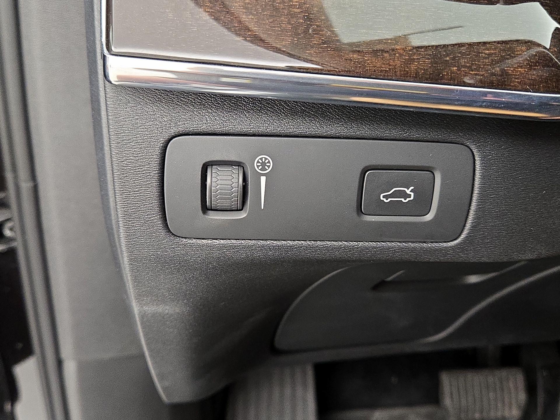 Thumbnail: 2016 Volvo XC90 - 13
