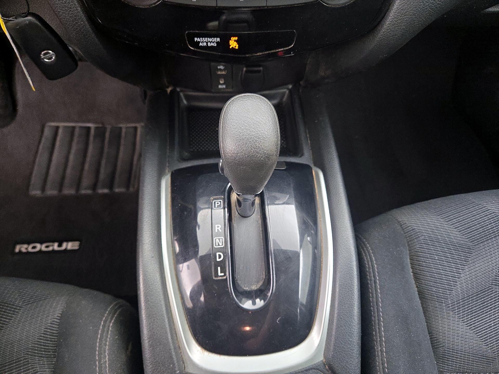 Thumbnail: 2015 Nissan Rogue - 17