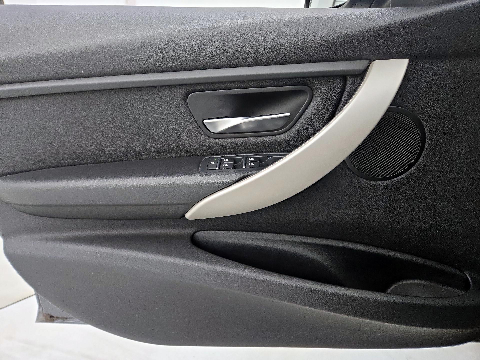 Thumbnail: 2017 BMW 3 Series - 12