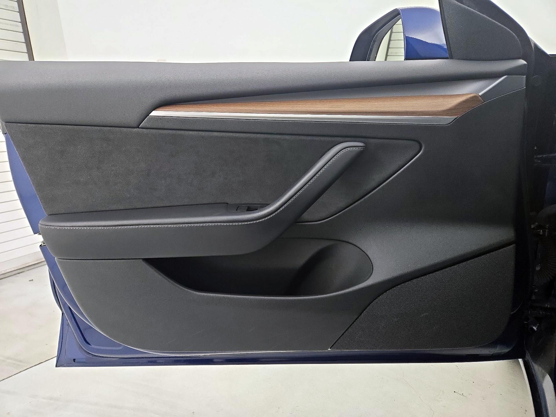 Thumbnail: 2022 Tesla Model 3 - 12