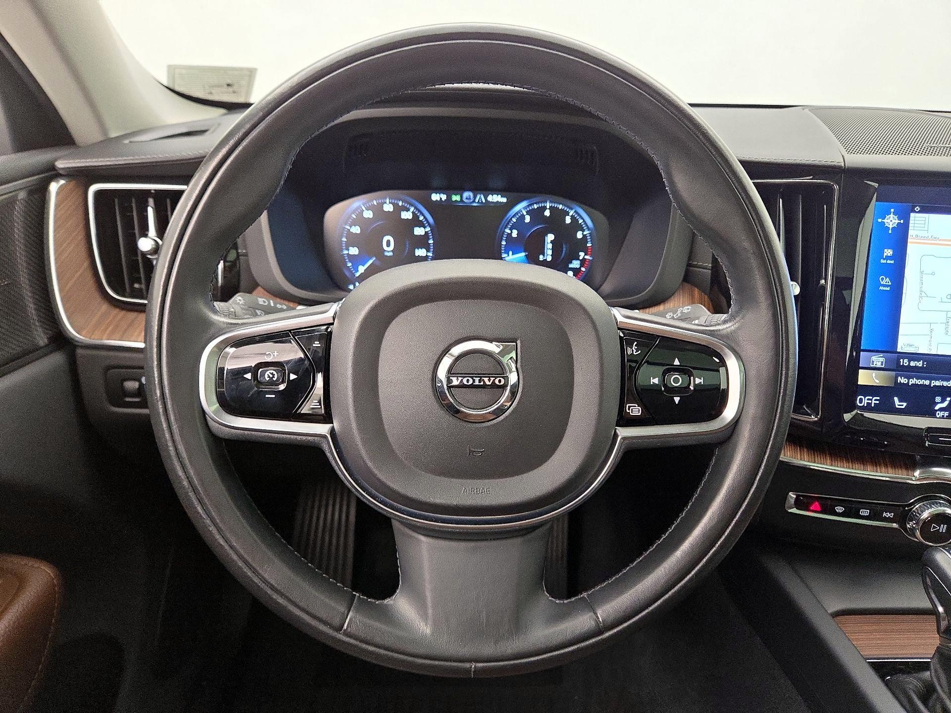 Thumbnail: 2019 Volvo XC60 - 10
