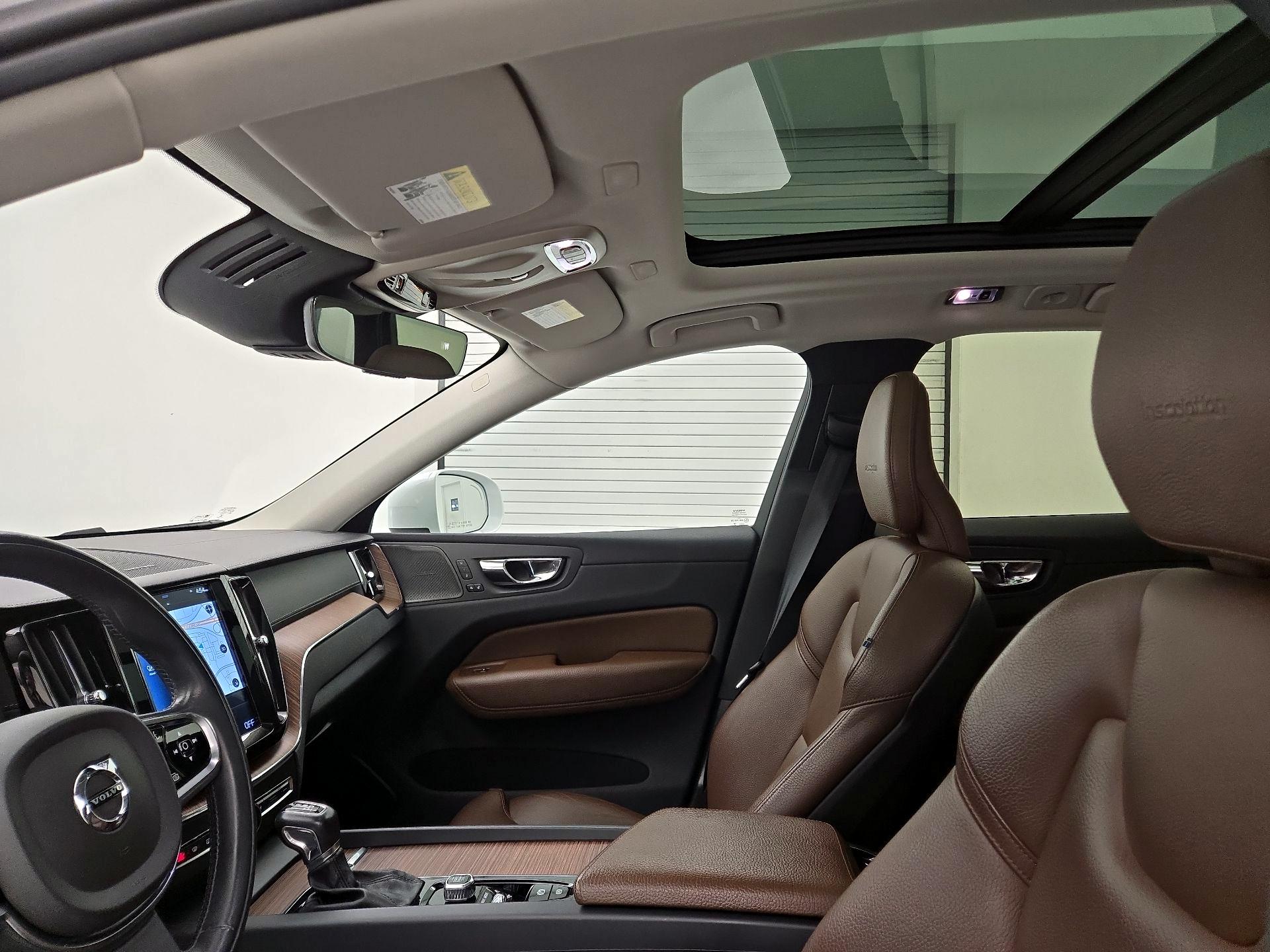 Thumbnail: 2019 Volvo XC60 - 20