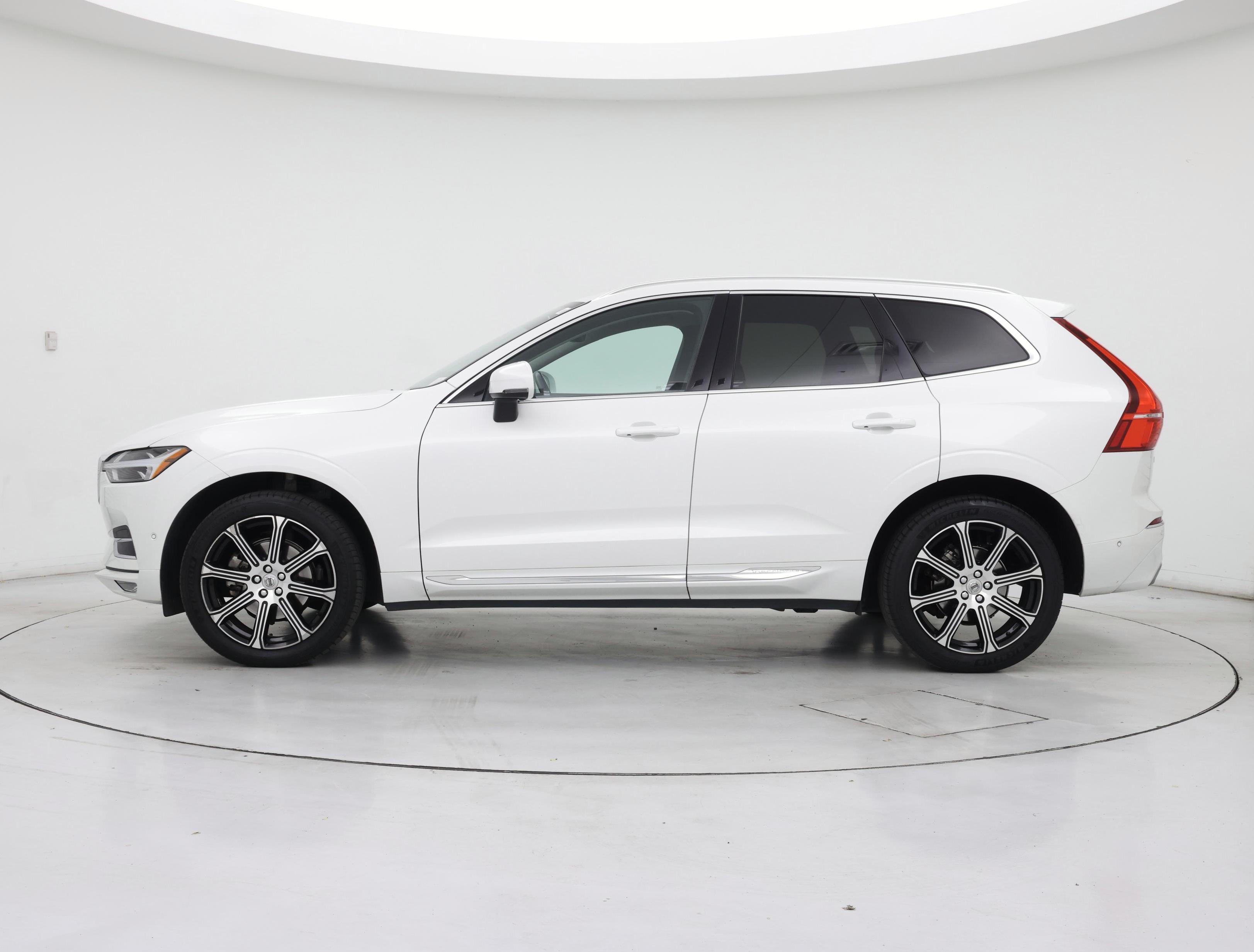 Thumbnail: 2019 Volvo XC60 - 3