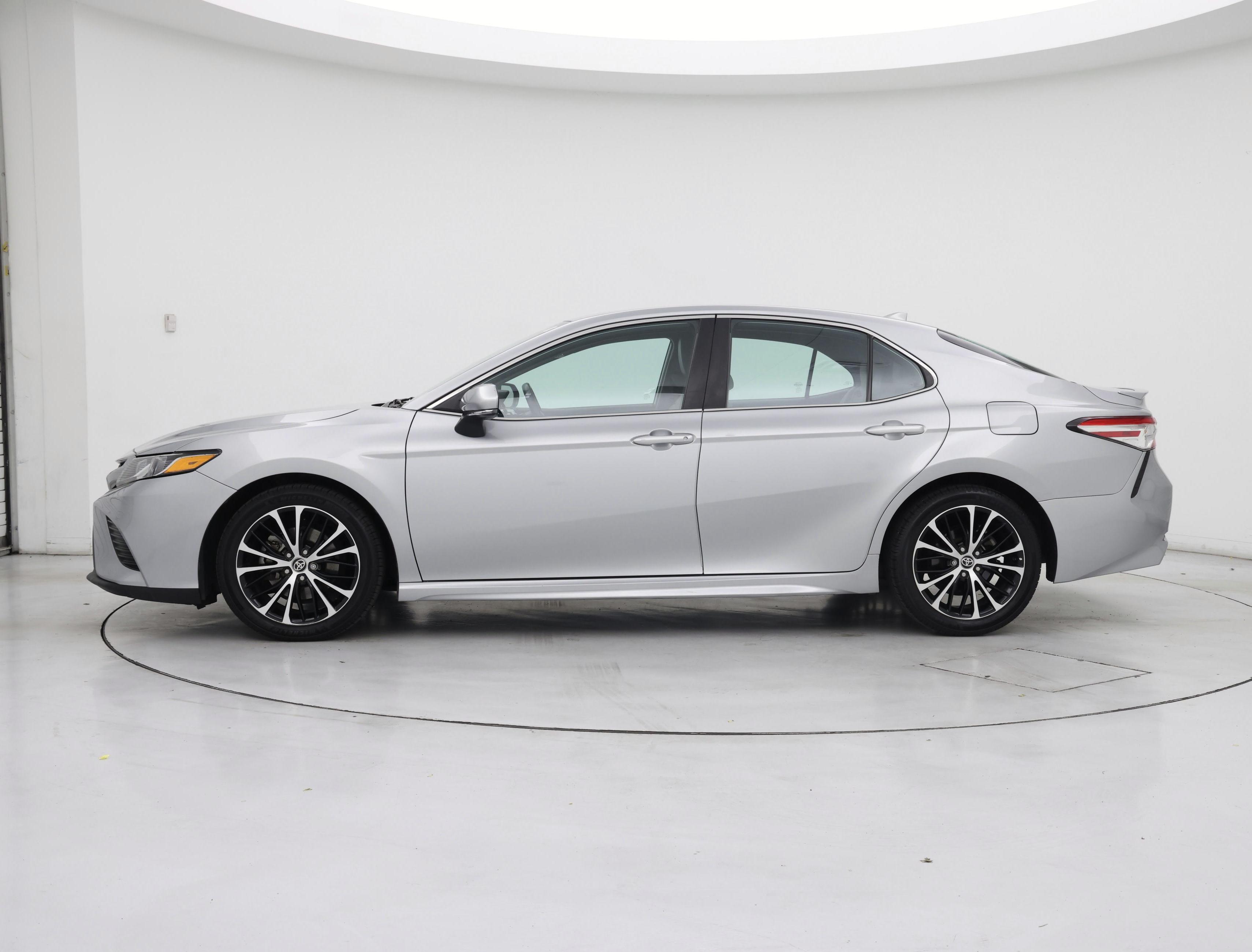Thumbnail: 2020 Toyota Camry - 3
