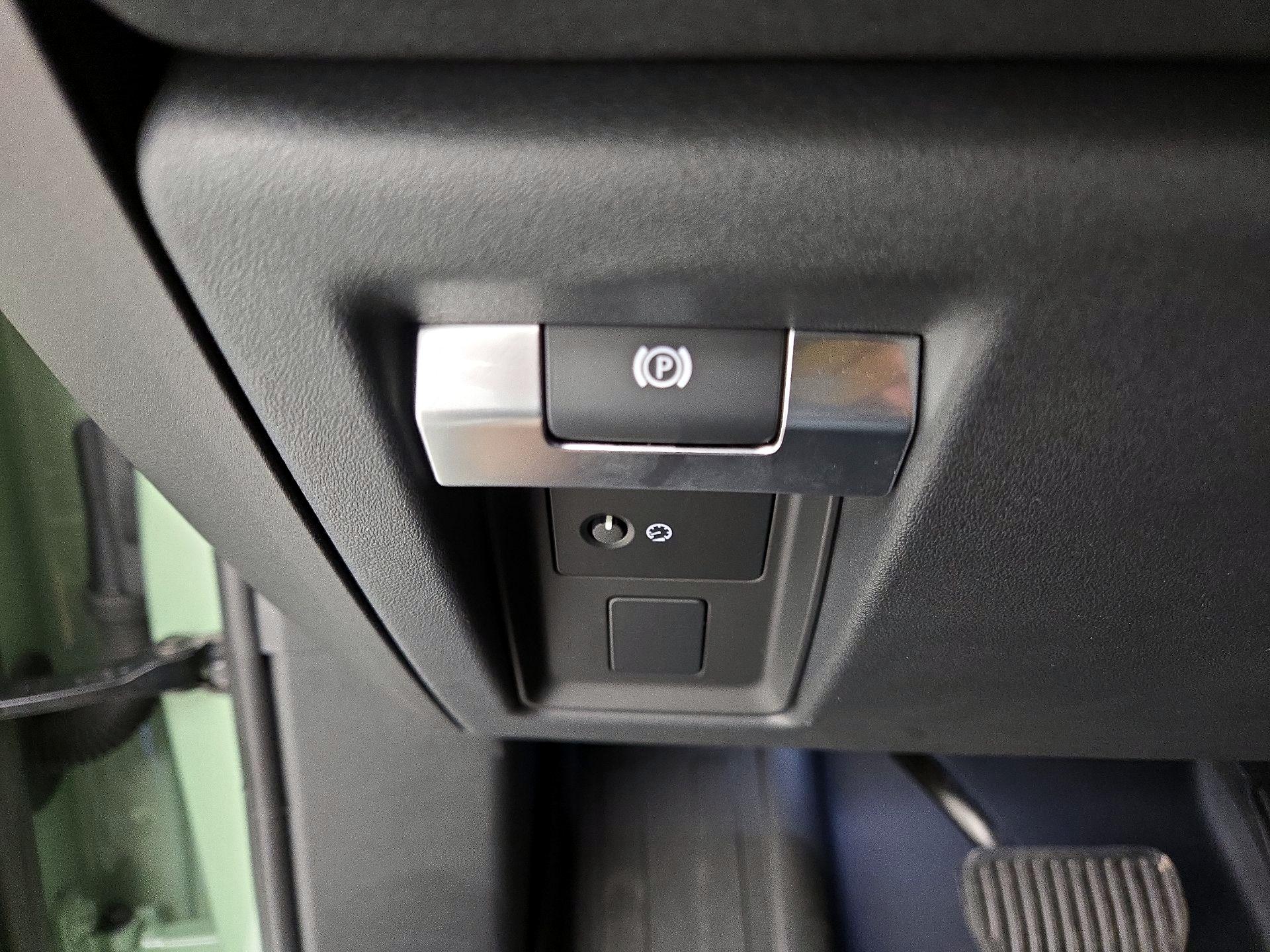 Thumbnail: 2023 Land Rover Defender - 13