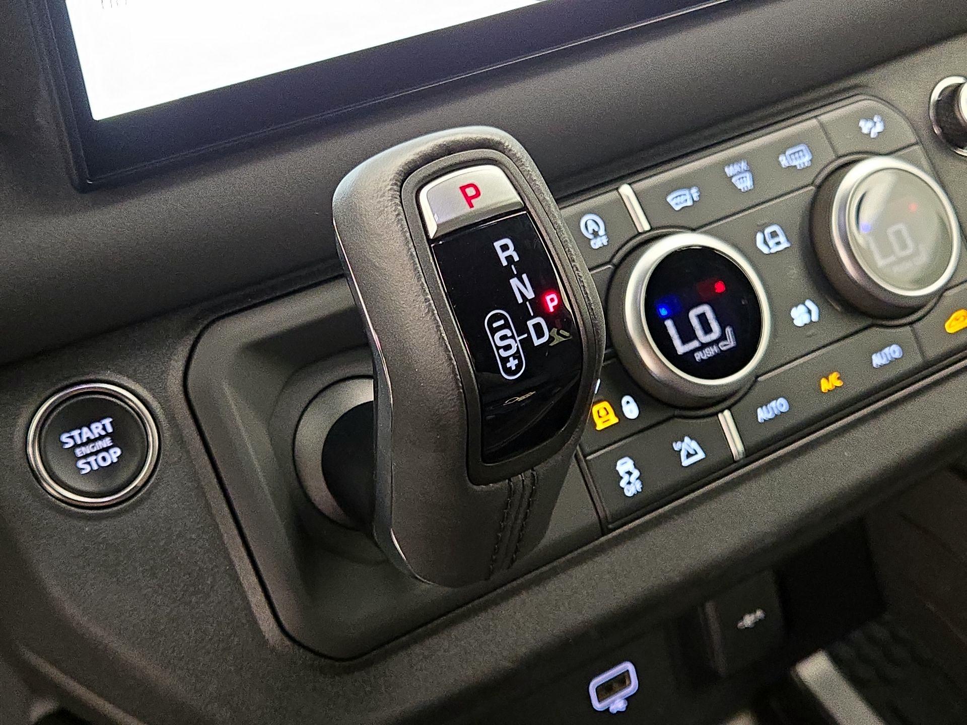 Thumbnail: 2023 Land Rover Defender - 18