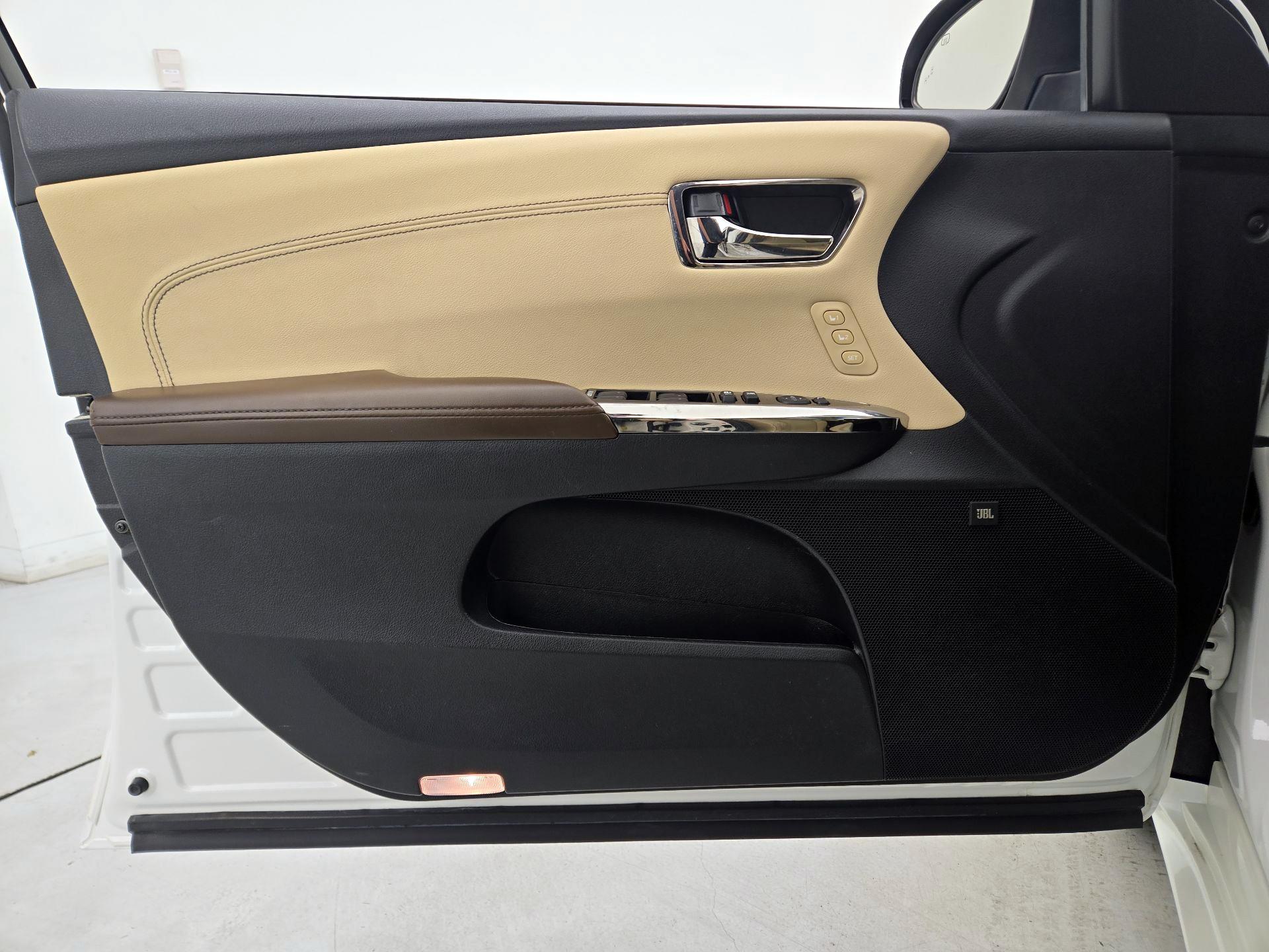 Thumbnail: 2016 Toyota Avalon - 12