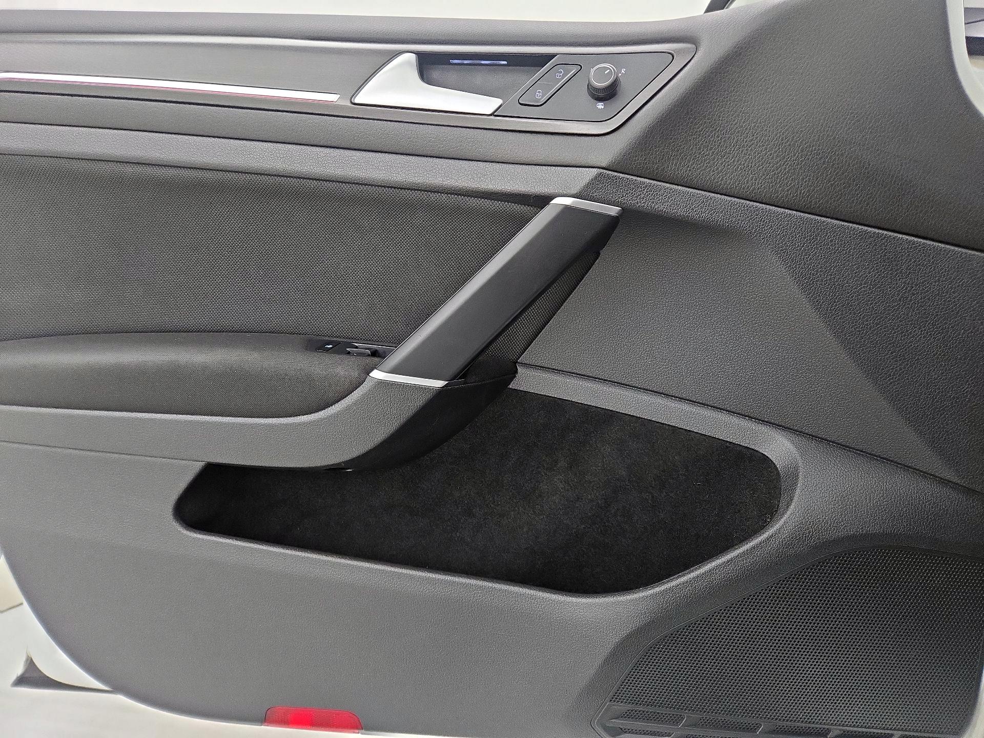 Thumbnail: 2020 Volkswagen Golf - 12