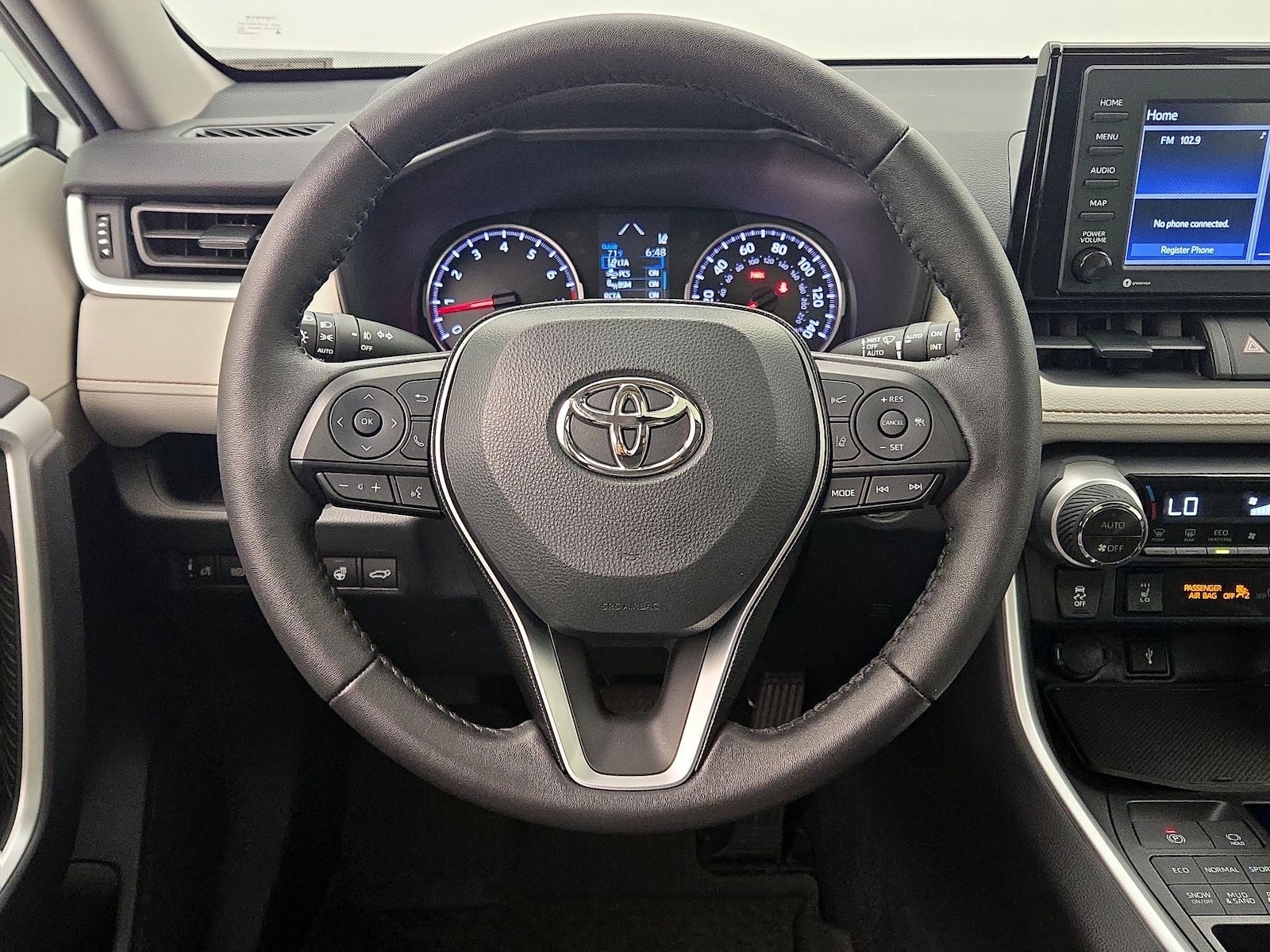 2021 Toyota RAV4 XLE - Photo 11