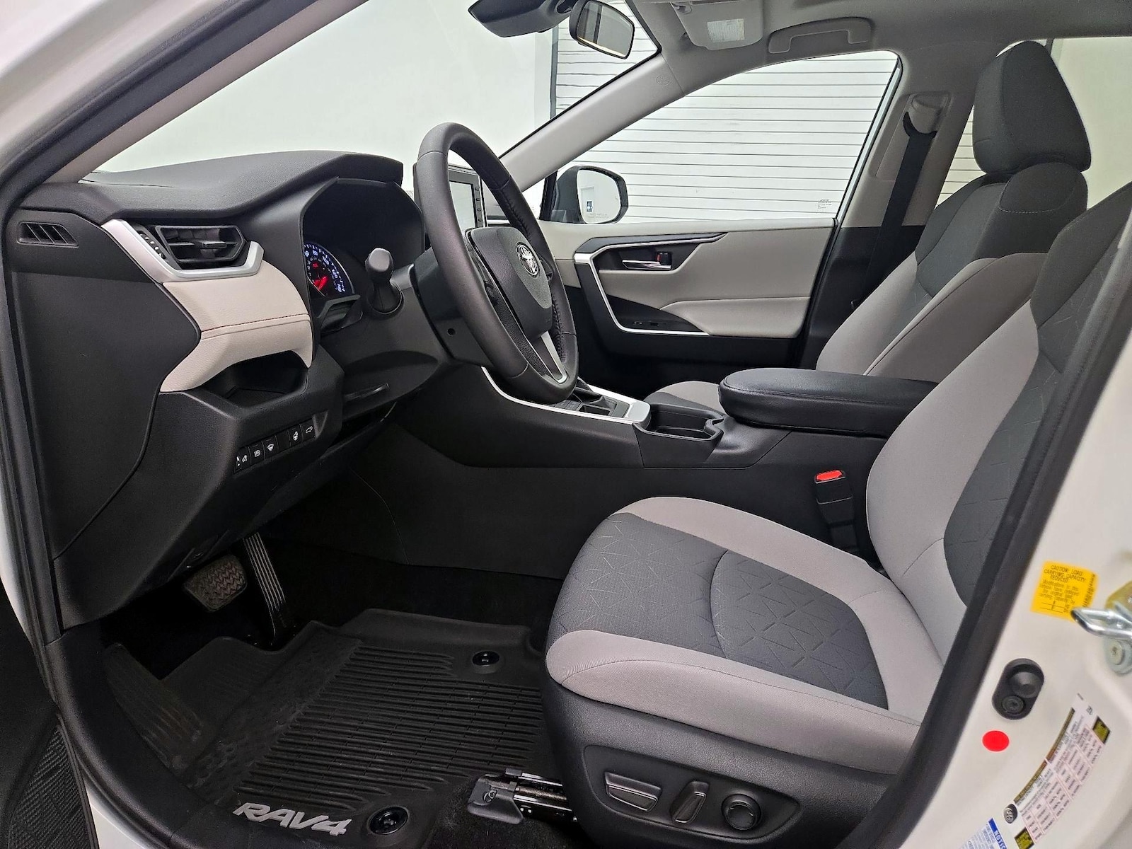 2021 Toyota RAV4 XLE - Photo 12