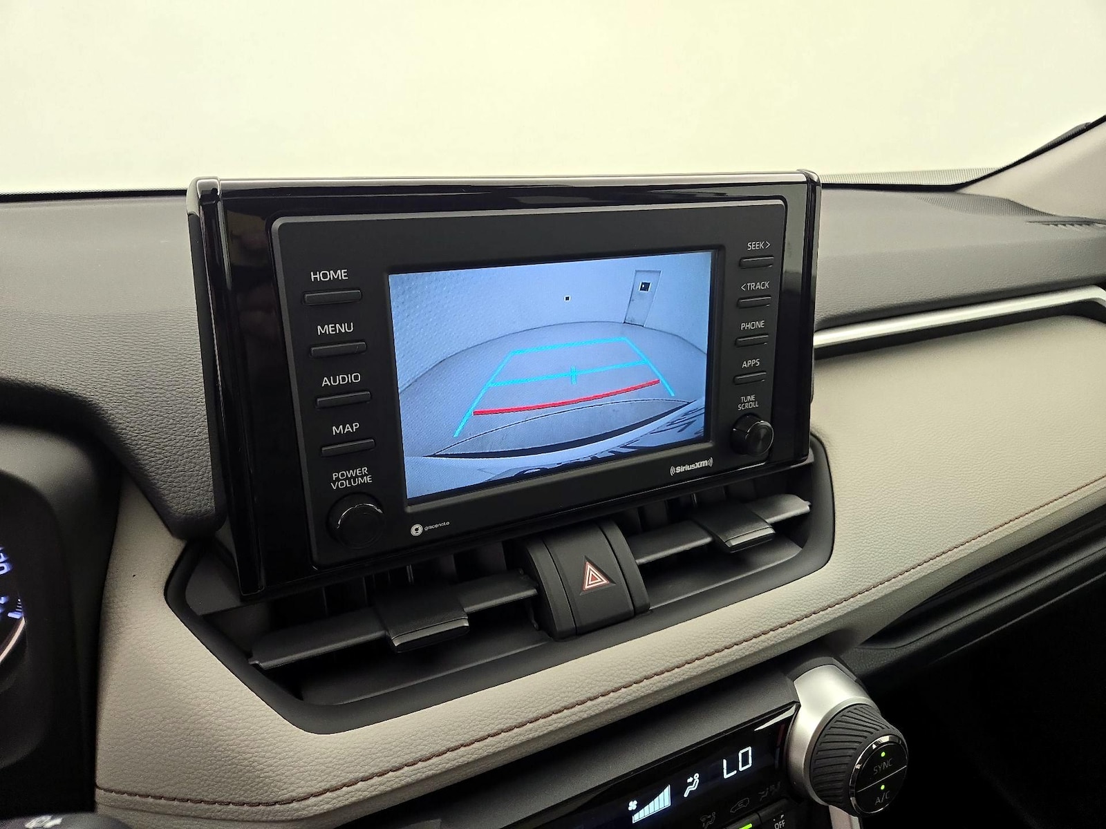 2021 Toyota RAV4 XLE - Photo 15