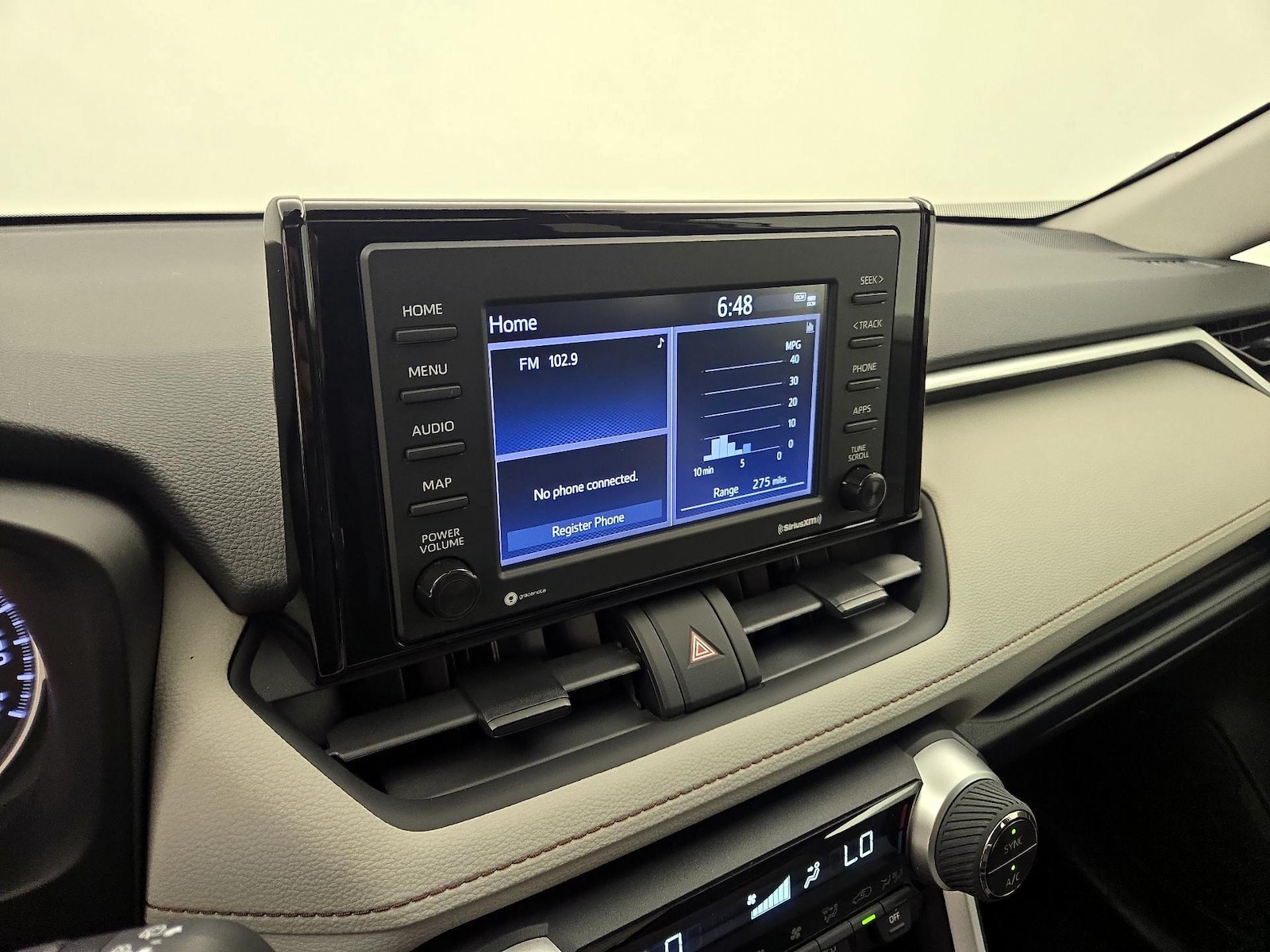 2021 Toyota RAV4 XLE - Photo 16