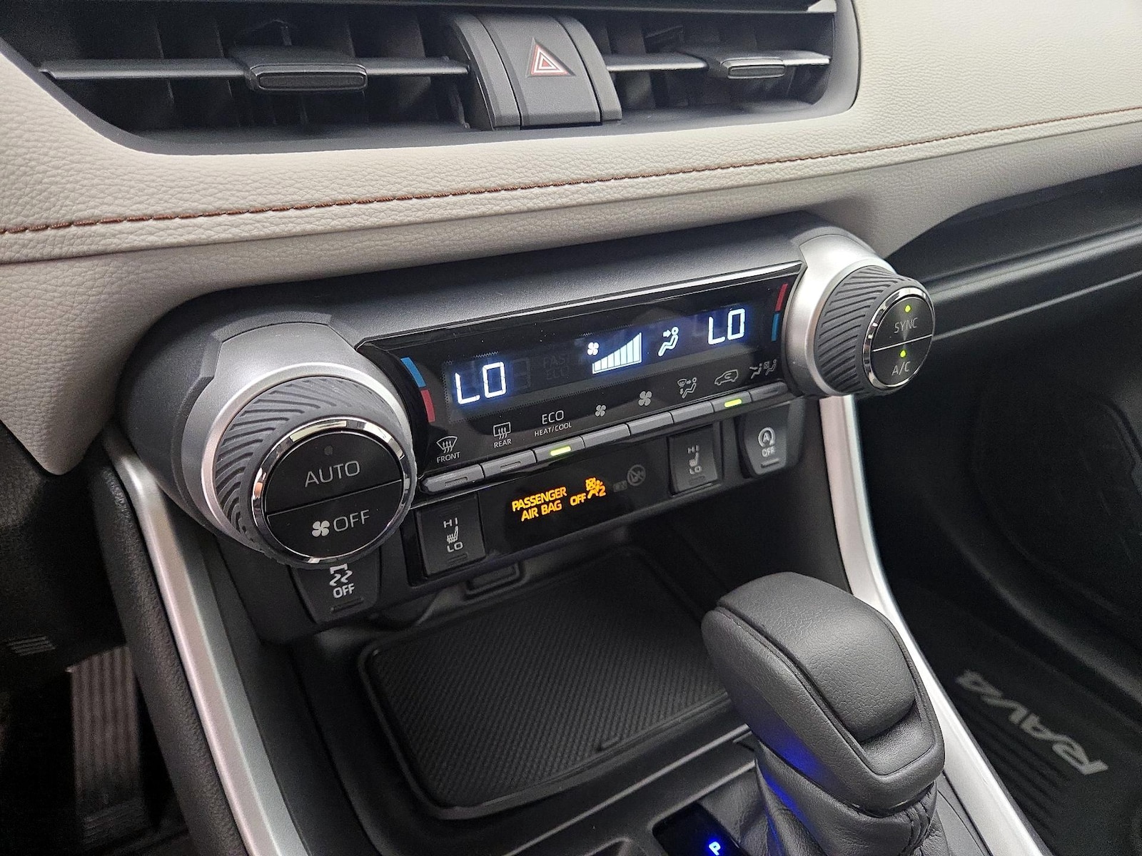 2021 Toyota RAV4 XLE - Photo 17