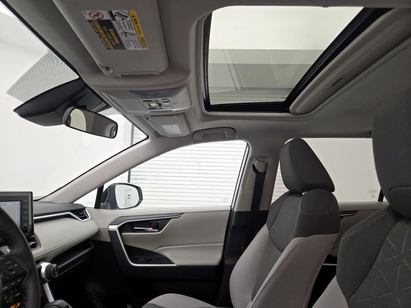 2021 Toyota RAV4 XLE - Photo 19