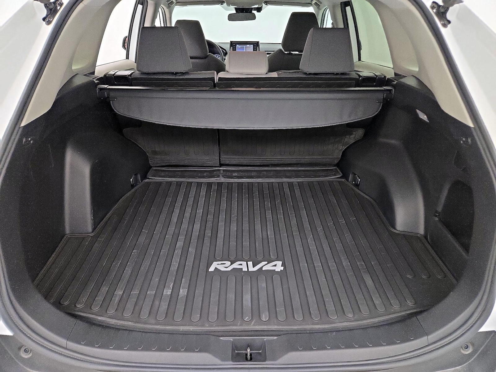 2021 Toyota RAV4 XLE - Photo 21