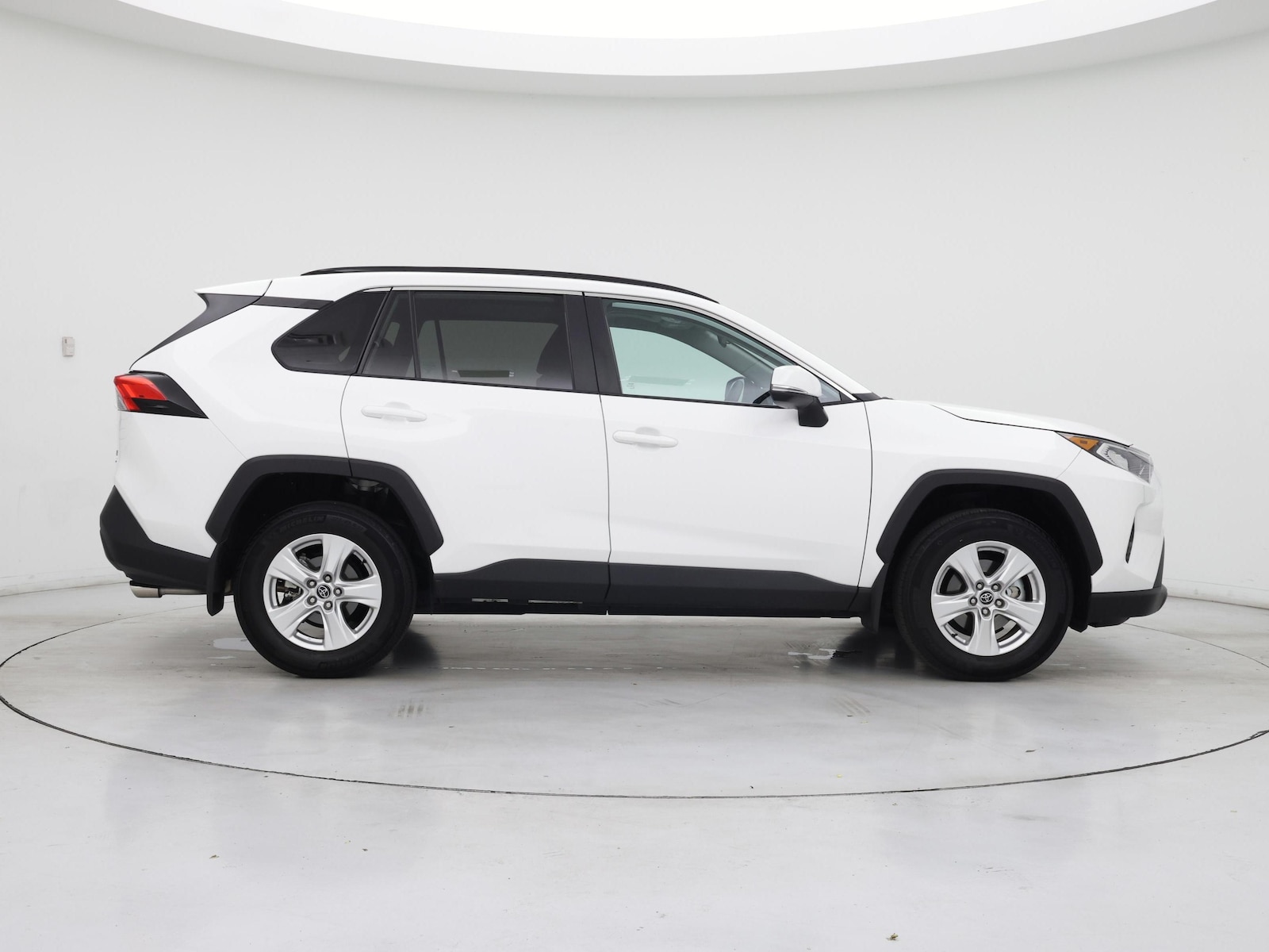 2021 Toyota RAV4 XLE - Photo 8