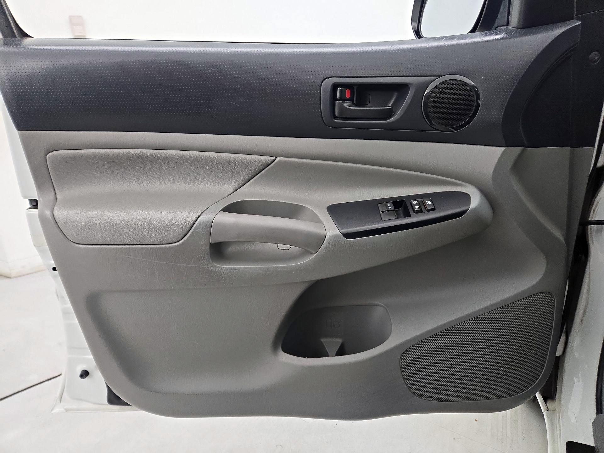 Thumbnail: 2015 Toyota Tacoma - 12