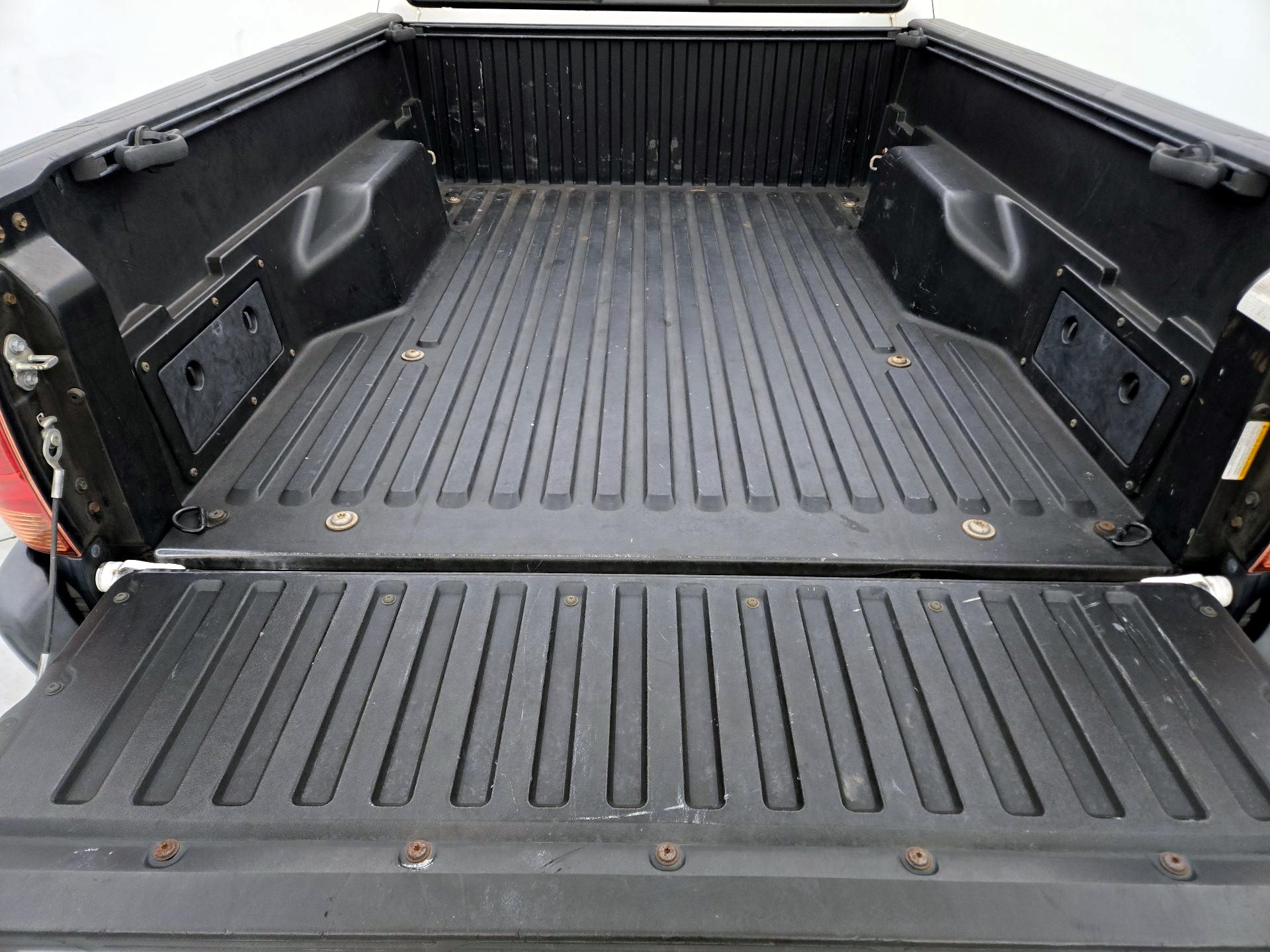 Thumbnail: 2015 Toyota Tacoma - 17