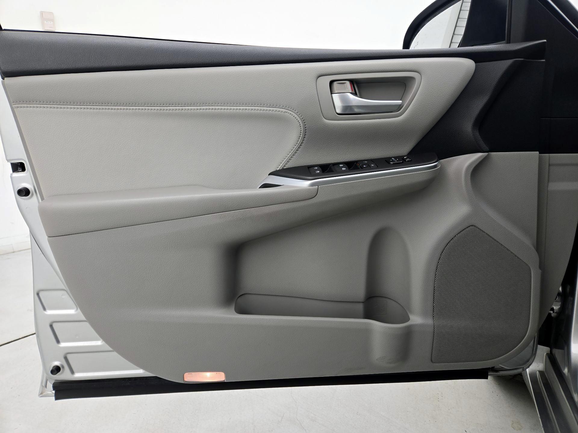 Thumbnail: 2015 Toyota Camry - 12