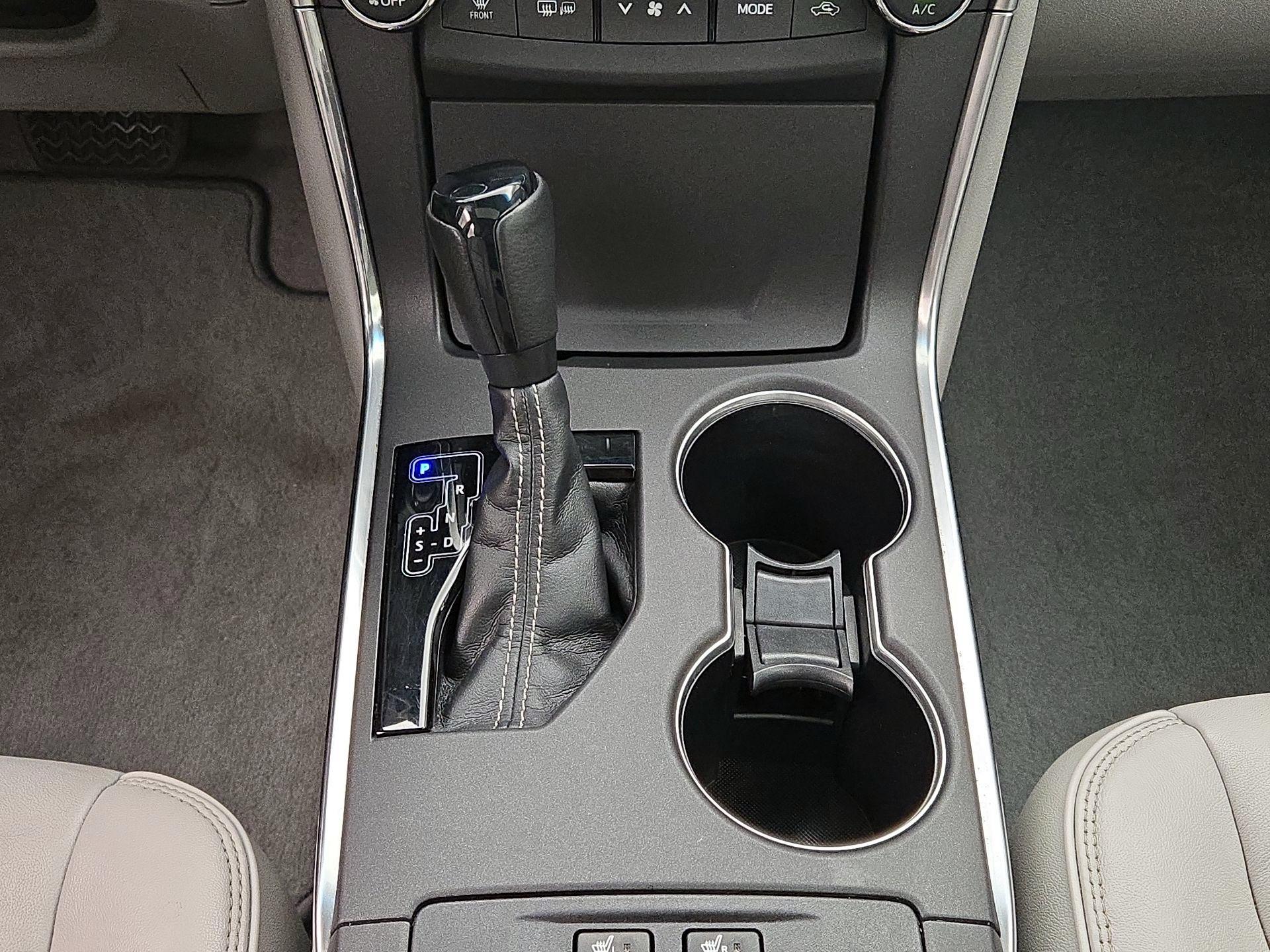 Thumbnail: 2015 Toyota Camry - 16