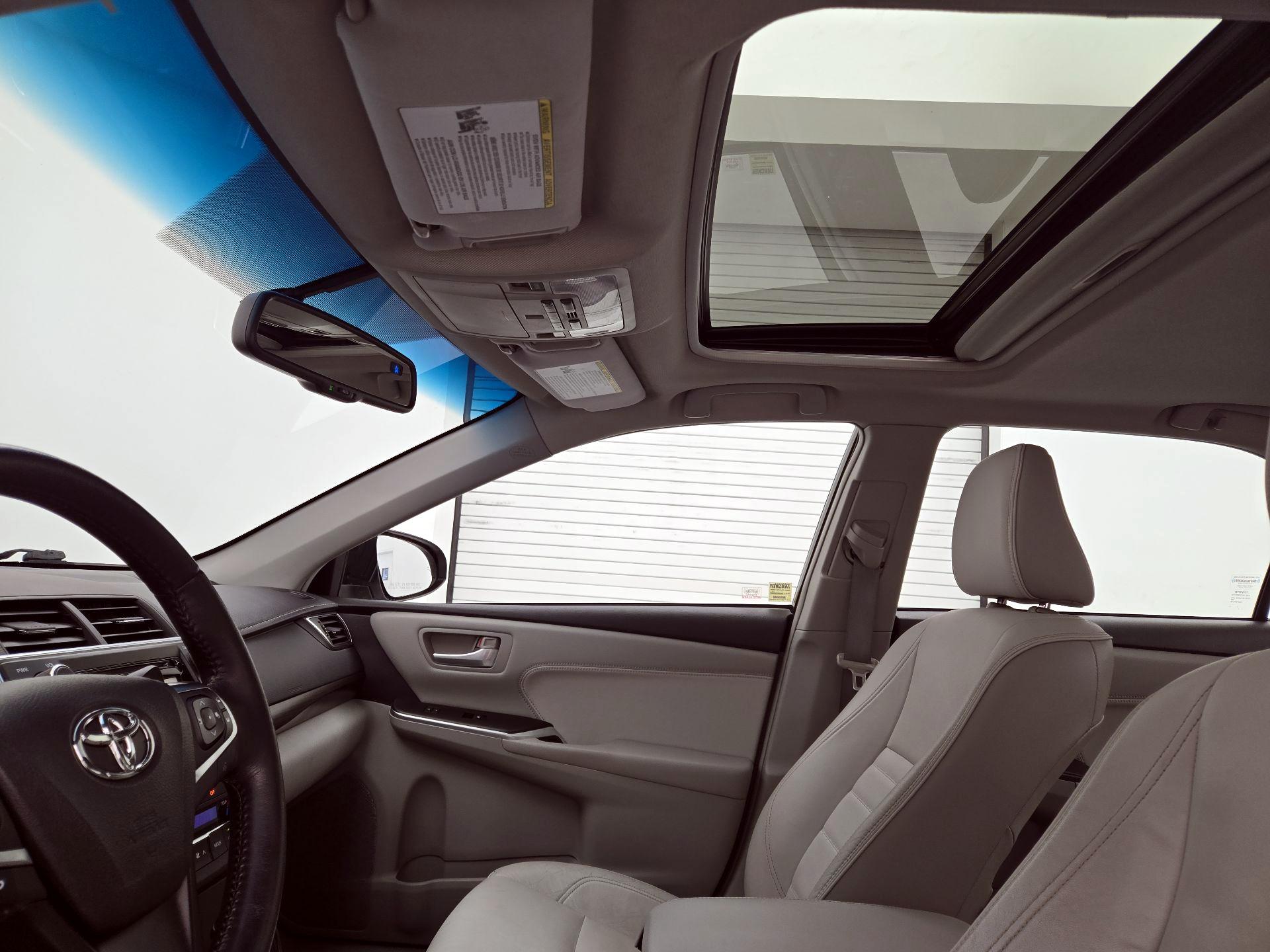 Thumbnail: 2015 Toyota Camry - 17