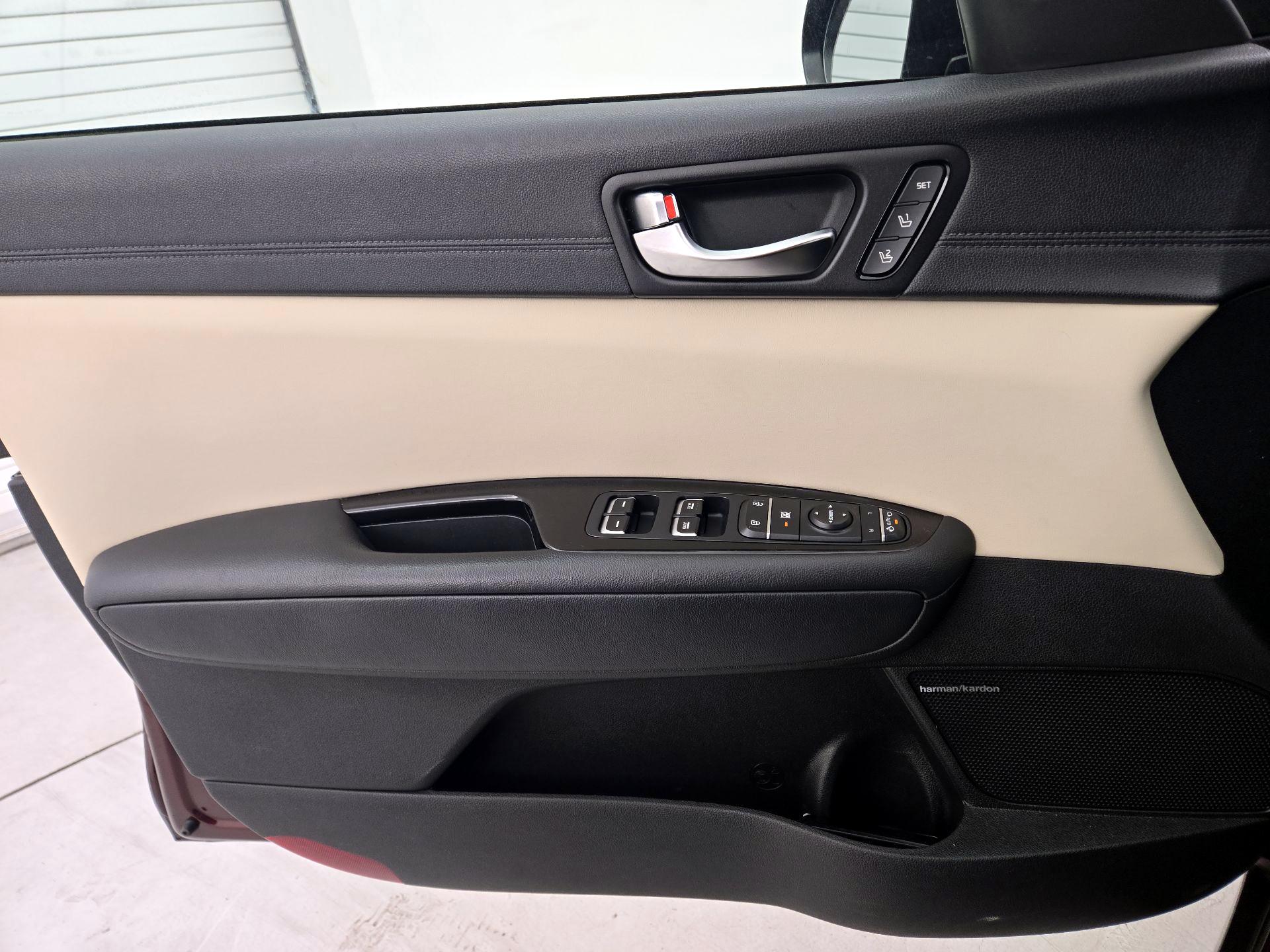 Thumbnail: 2016 Kia Optima - 12