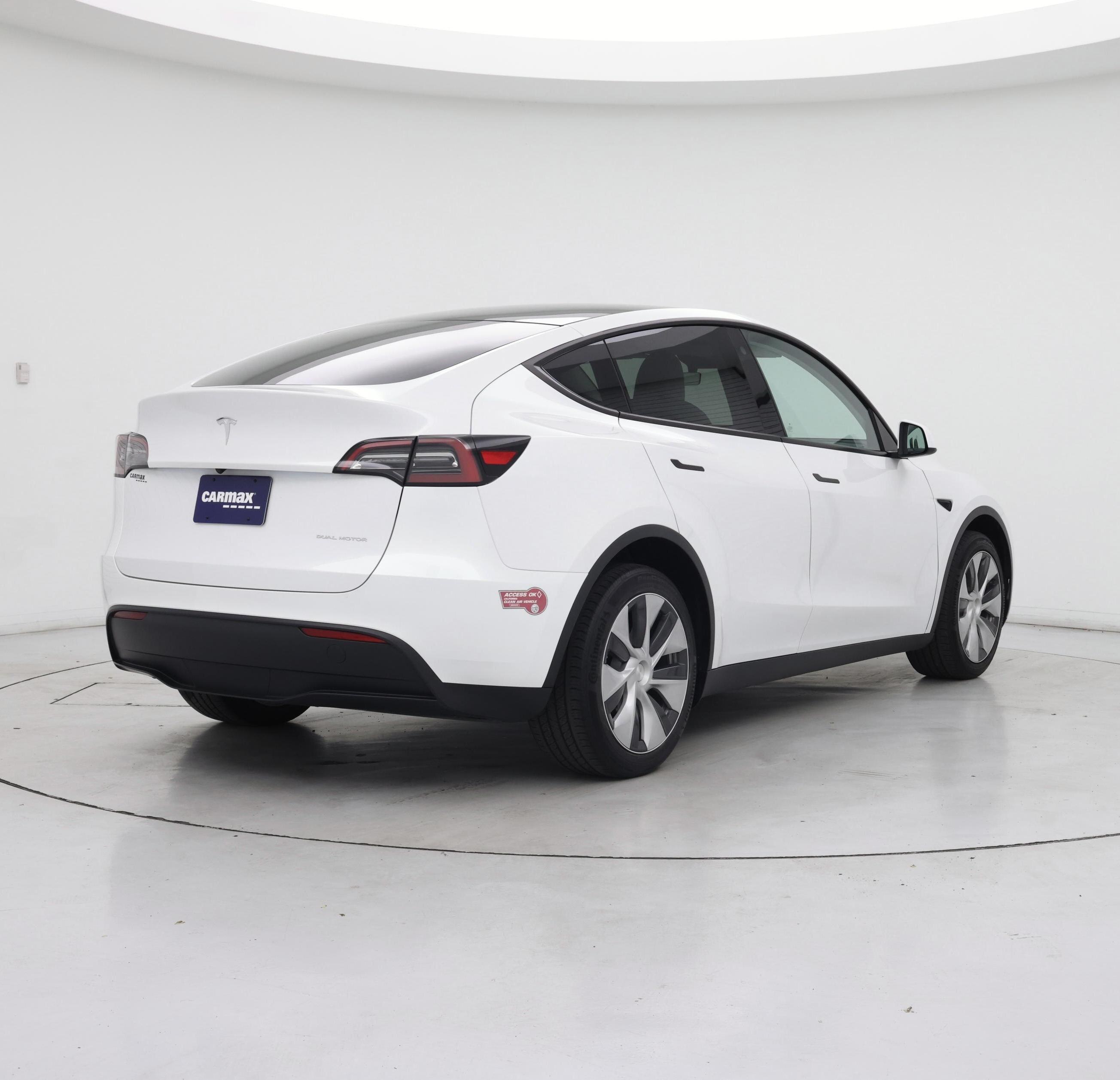 Thumbnail: 2023 Tesla Model Y - 8