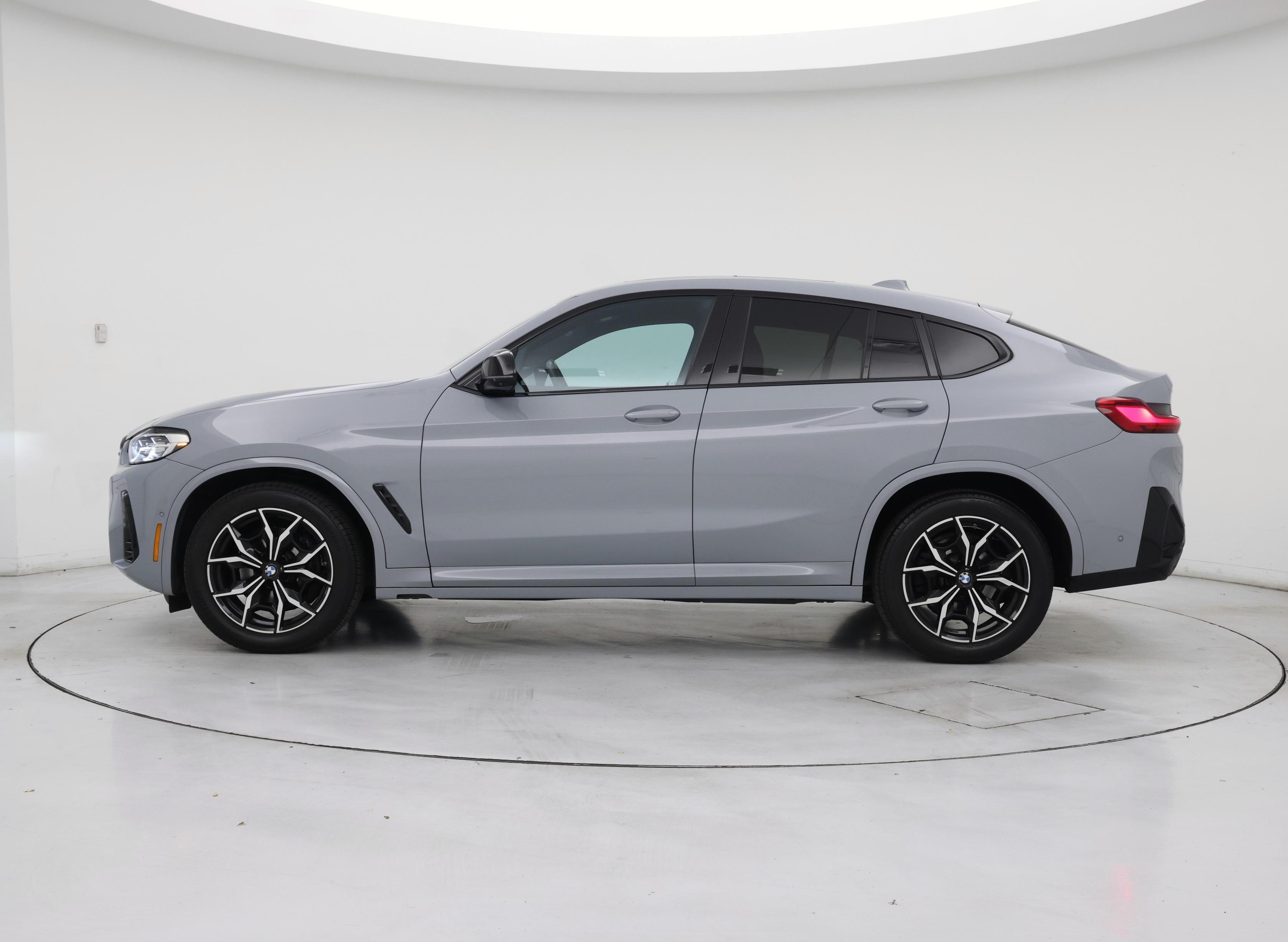 Thumbnail: 2023 BMW X4 - 3