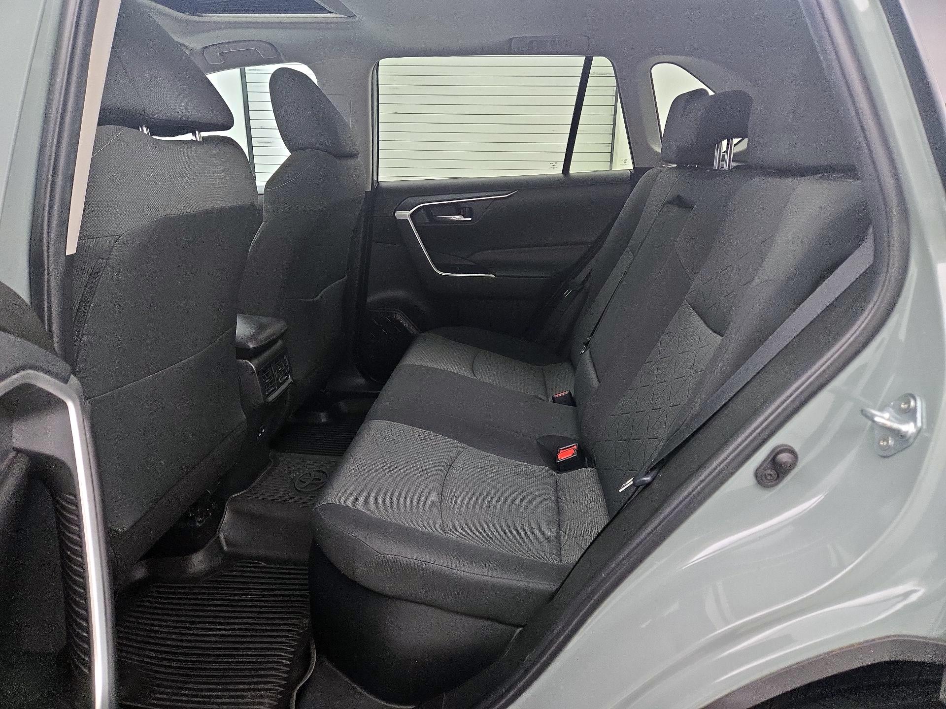 Thumbnail: 2022 Toyota RAV4 - 19