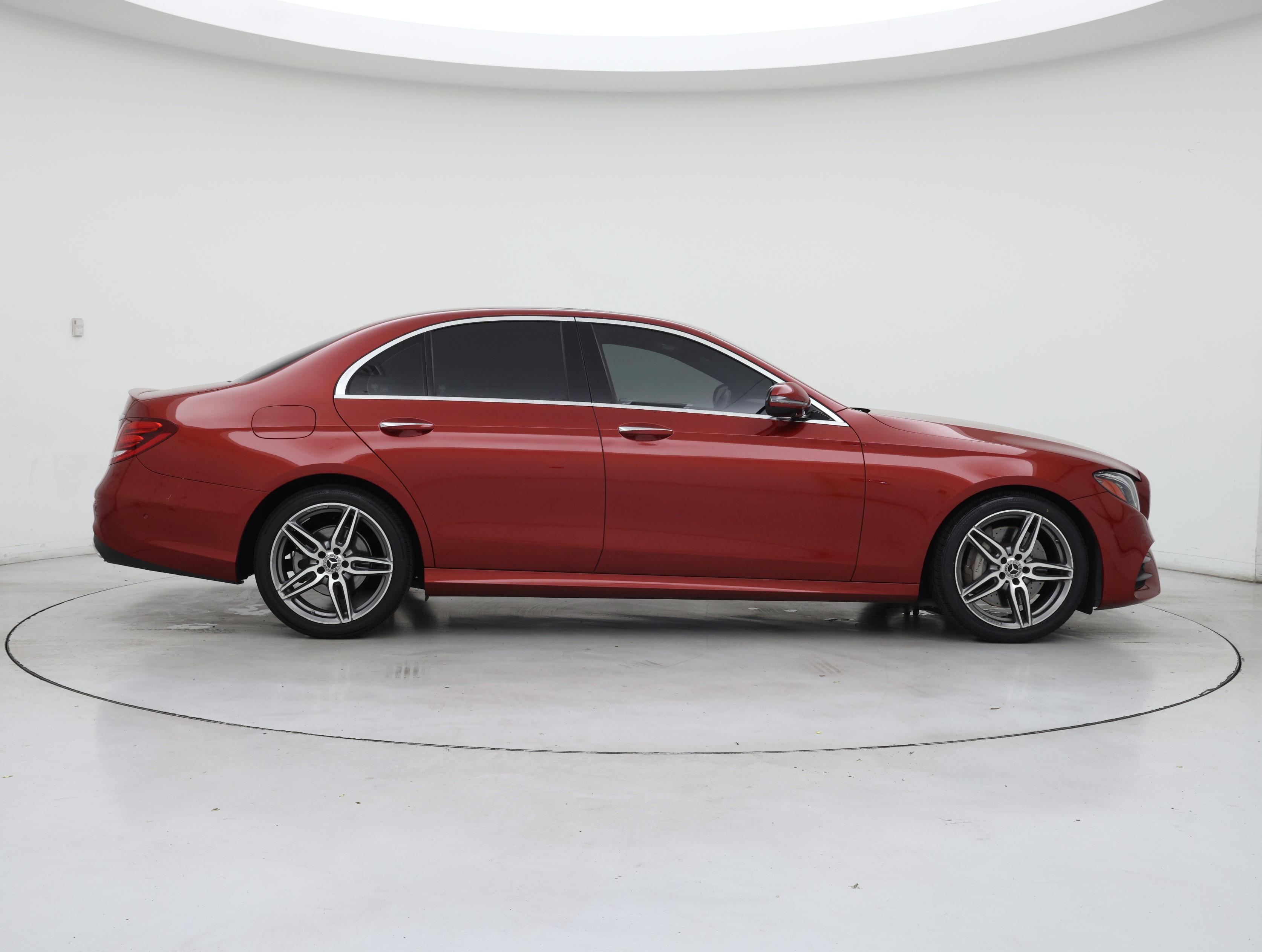 Thumbnail: 2019 Mercedes-Benz E-Class - 7