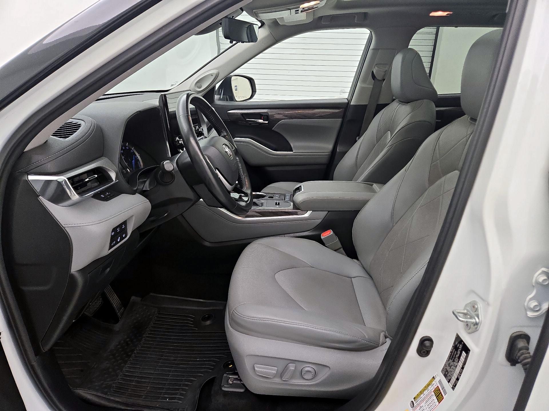 Thumbnail: 2022 Toyota Highlander - 11