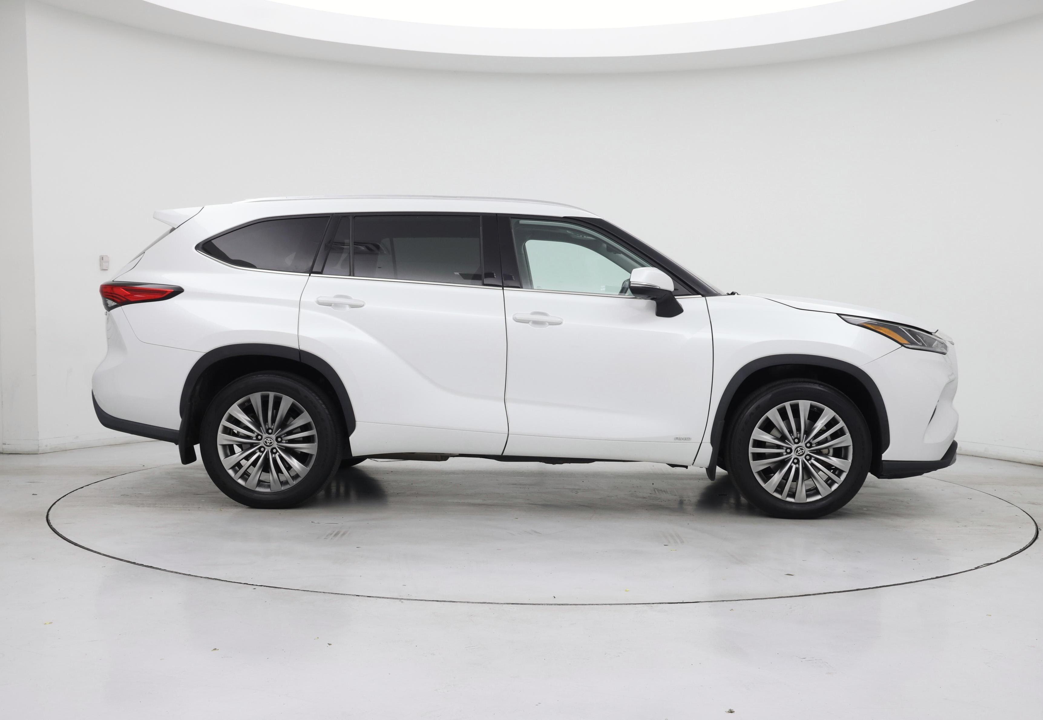 Thumbnail: 2022 Toyota Highlander - 7