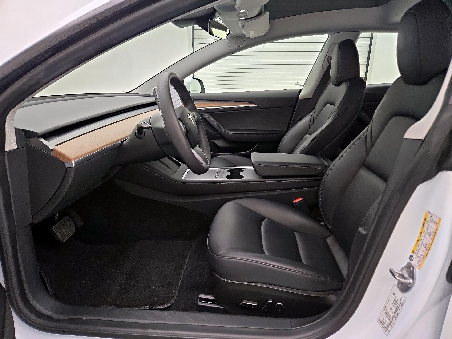 Thumbnail: 2023 Tesla Model 3 - 11