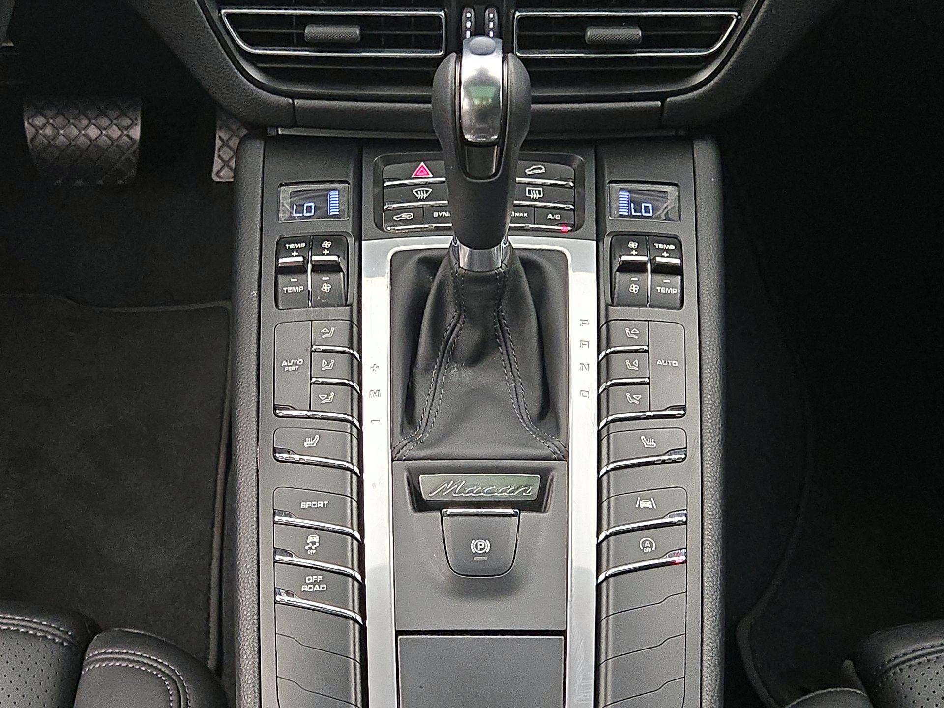 Thumbnail: 2021 Porsche Macan - 18