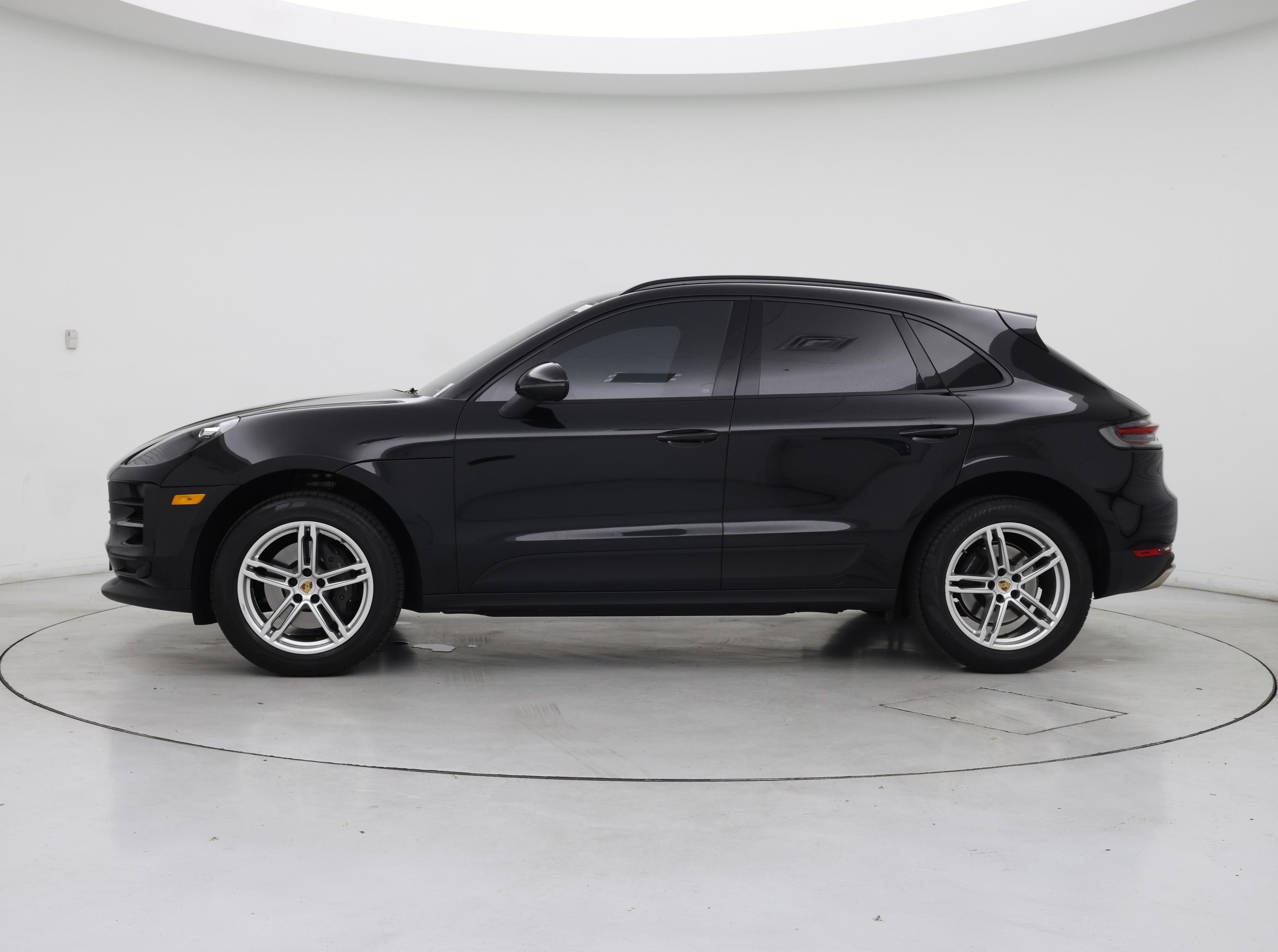 Thumbnail: 2021 Porsche Macan - 3