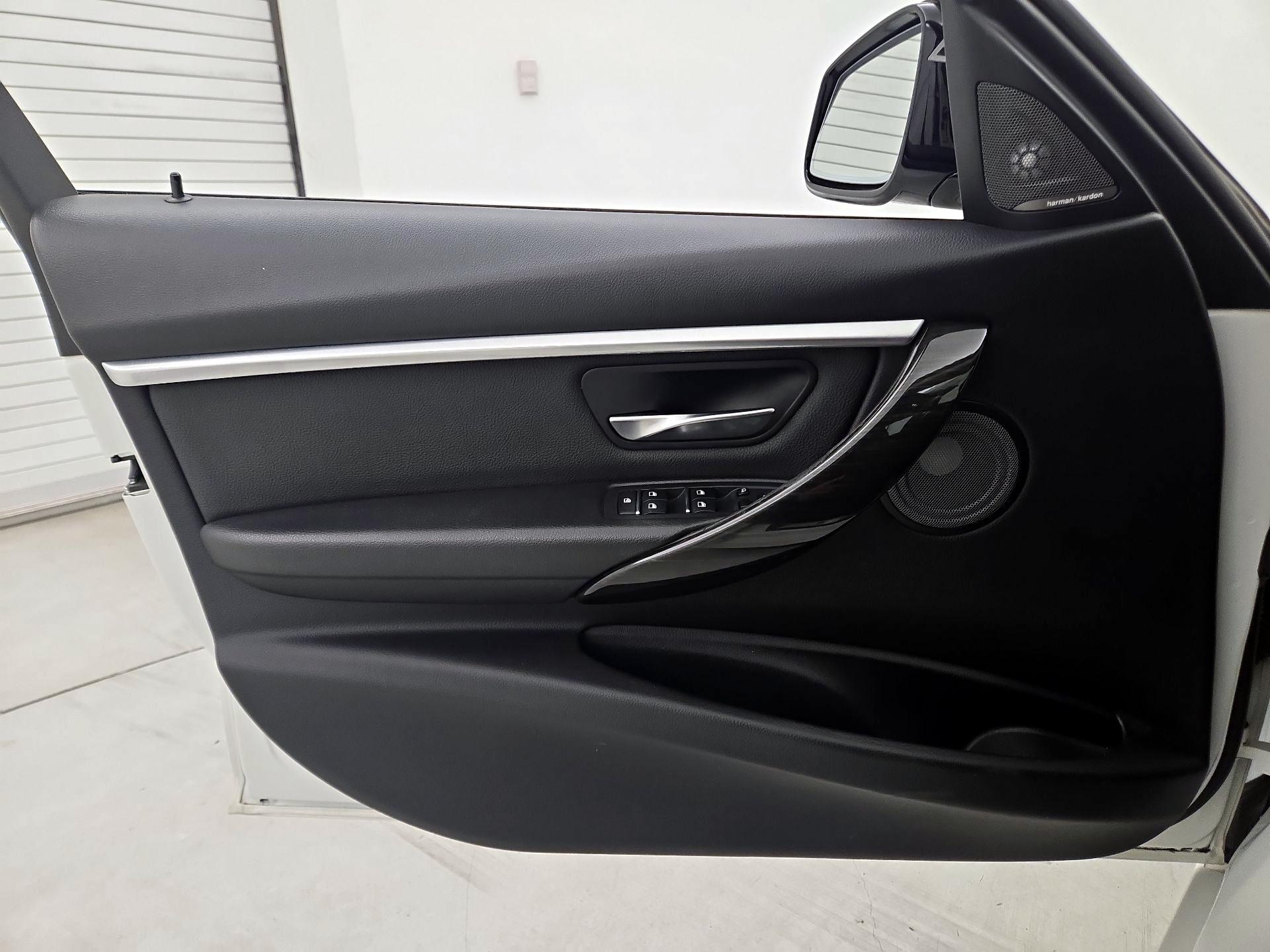 Thumbnail: 2018 BMW 3 Series - 12