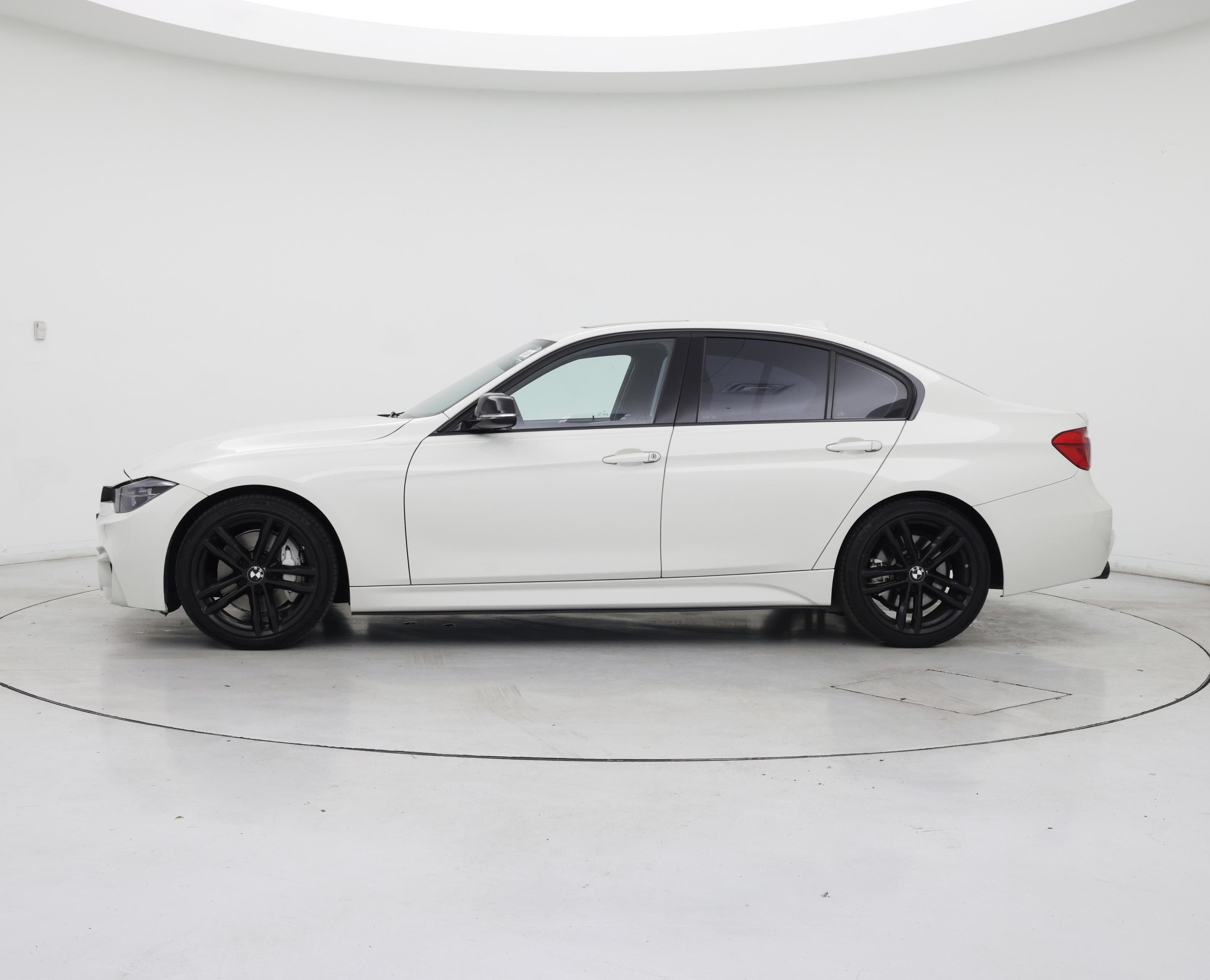 Thumbnail: 2018 BMW 3 Series - 3