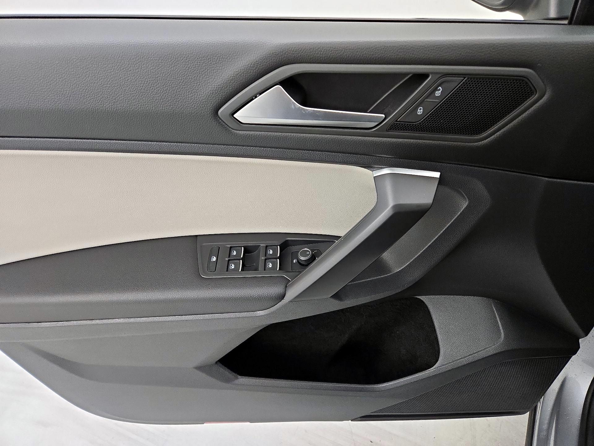 Thumbnail: 2021 Volkswagen Tiguan - 12