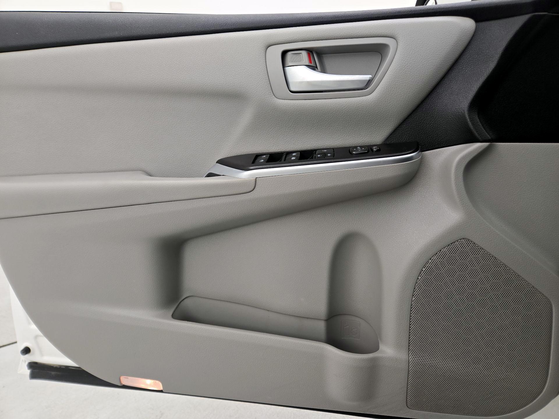Thumbnail: 2017 Toyota Camry - 12
