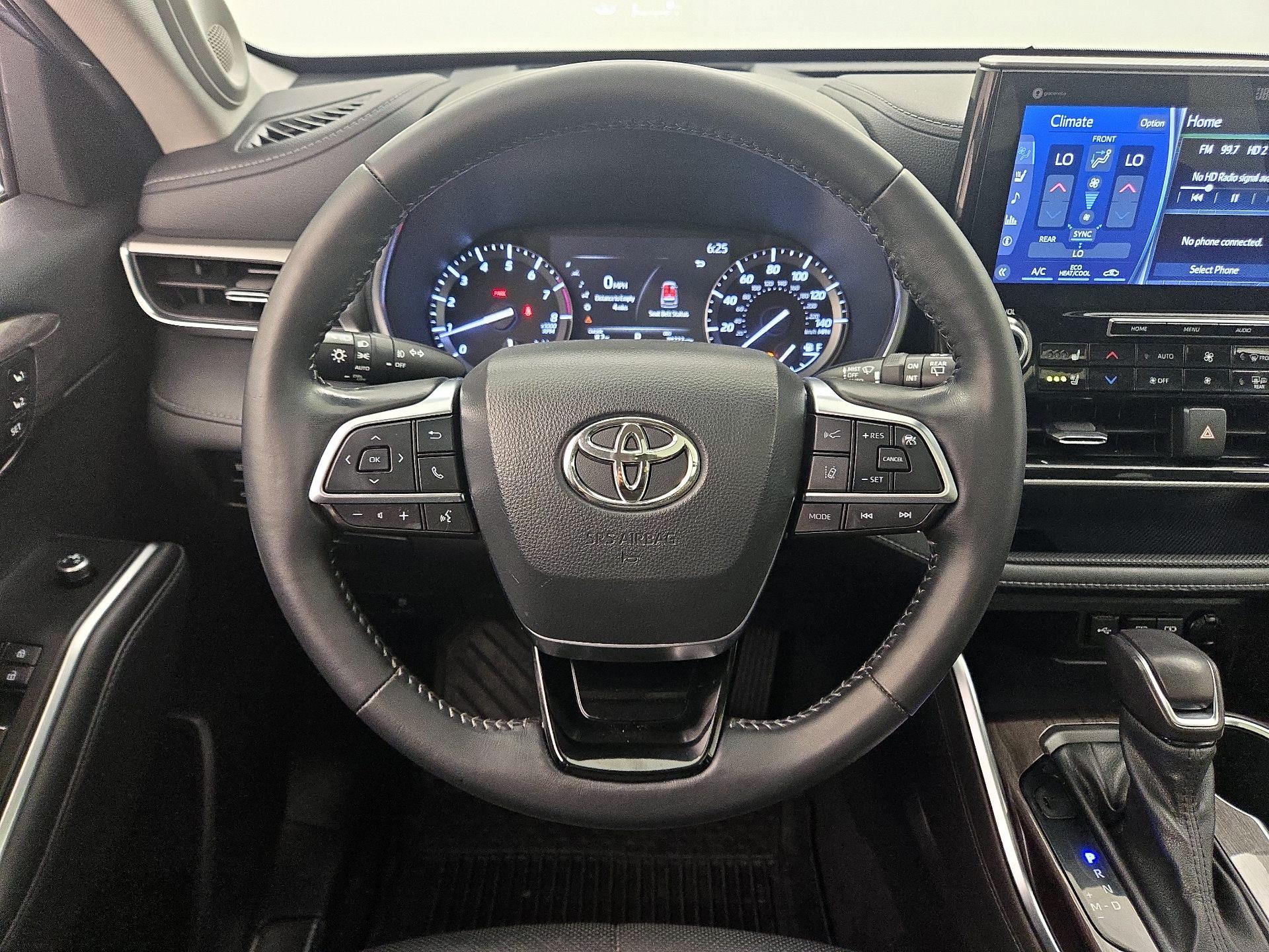 Thumbnail: 2021 Toyota Highlander - 10