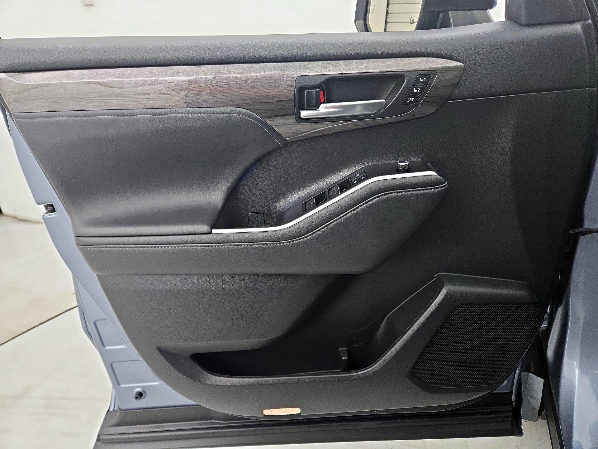 Thumbnail: 2021 Toyota Highlander - 12