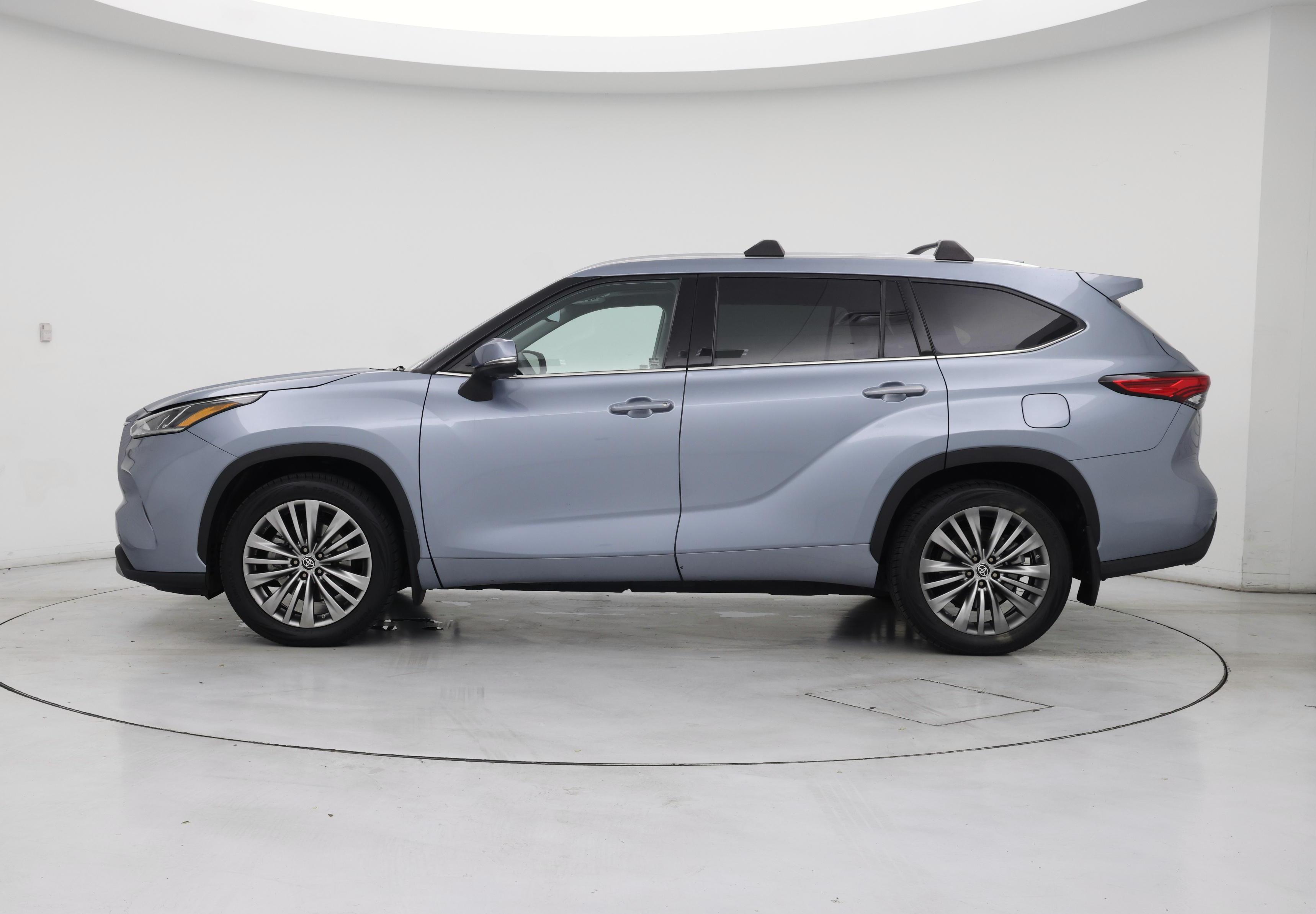 Thumbnail: 2021 Toyota Highlander - 3